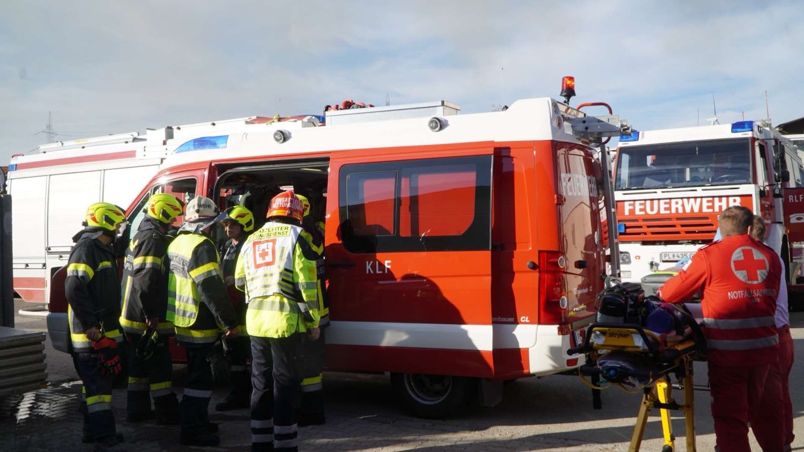 Der Brand einer Garage in Langmannersdorf forderte mehrere Feuerwehren aus dem Bezirk.