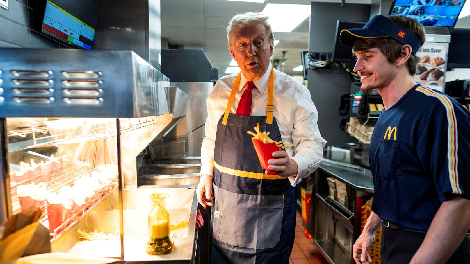 Donald Trump an der Fritteuse.