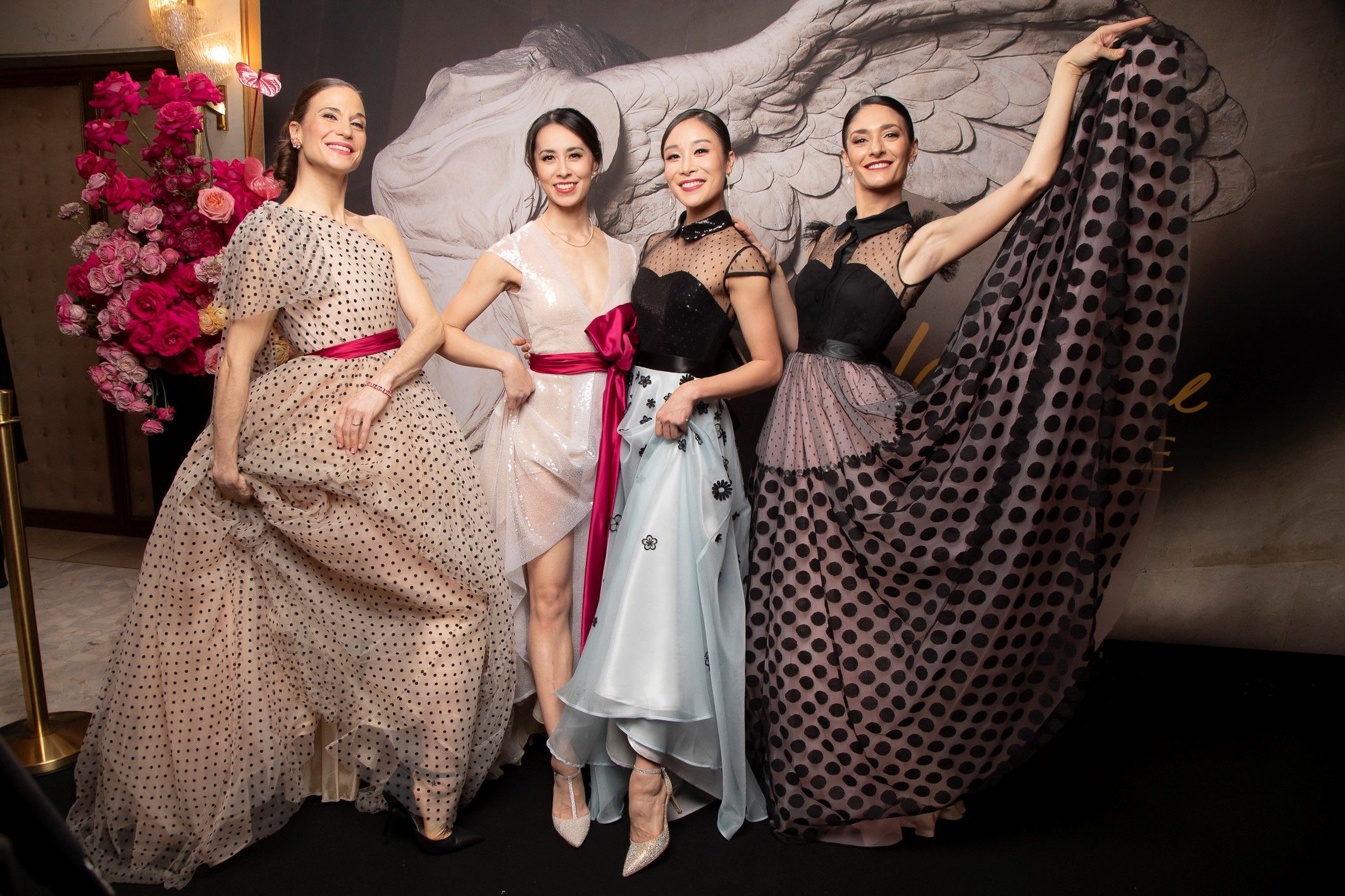 Im vergangenen Jahr überzeugten drei Modeschöpfende die Jury. Die Ersten Solotänzerinnen Claudine Schoch, Kiyoka Hashimoto, Hyo-Jung Kang und Ketevan Papava in Couture von Gewinnerin Maiken Kloser.