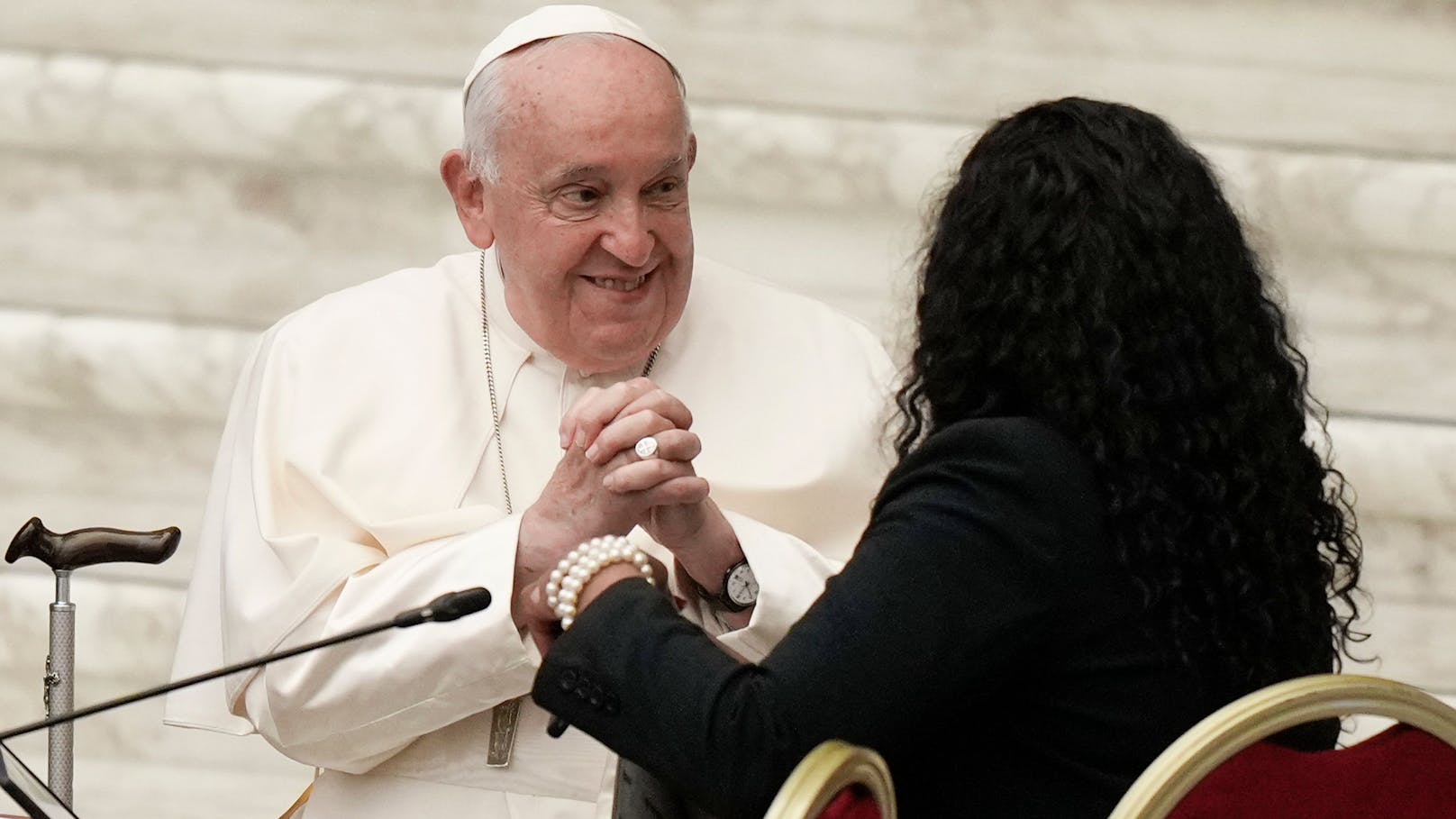 Papst schließt weibliche Priester weiterhin aus