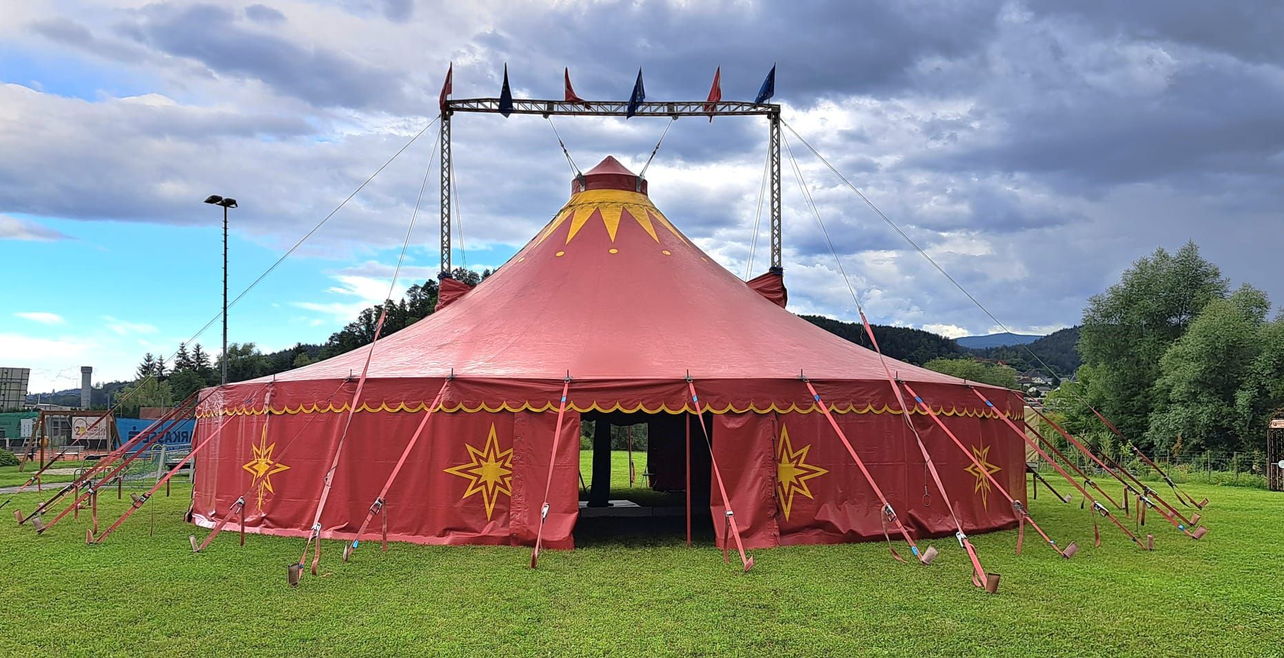 Diebe stahlen ein Zirkuszelt in Voitsberg in der Steieramrk. 