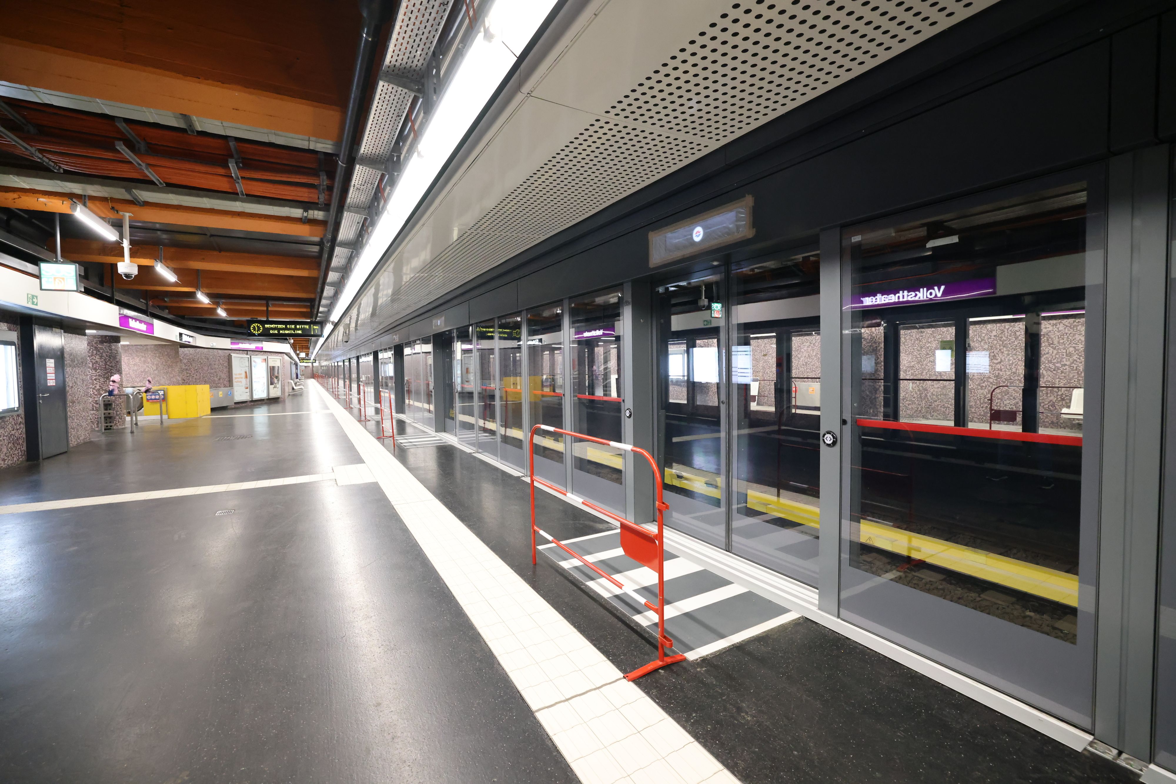 An der U2-Station Volkstheater wird das neue Türensystem getestet – bis zum realen Betrieb dauert es jedoch noch.