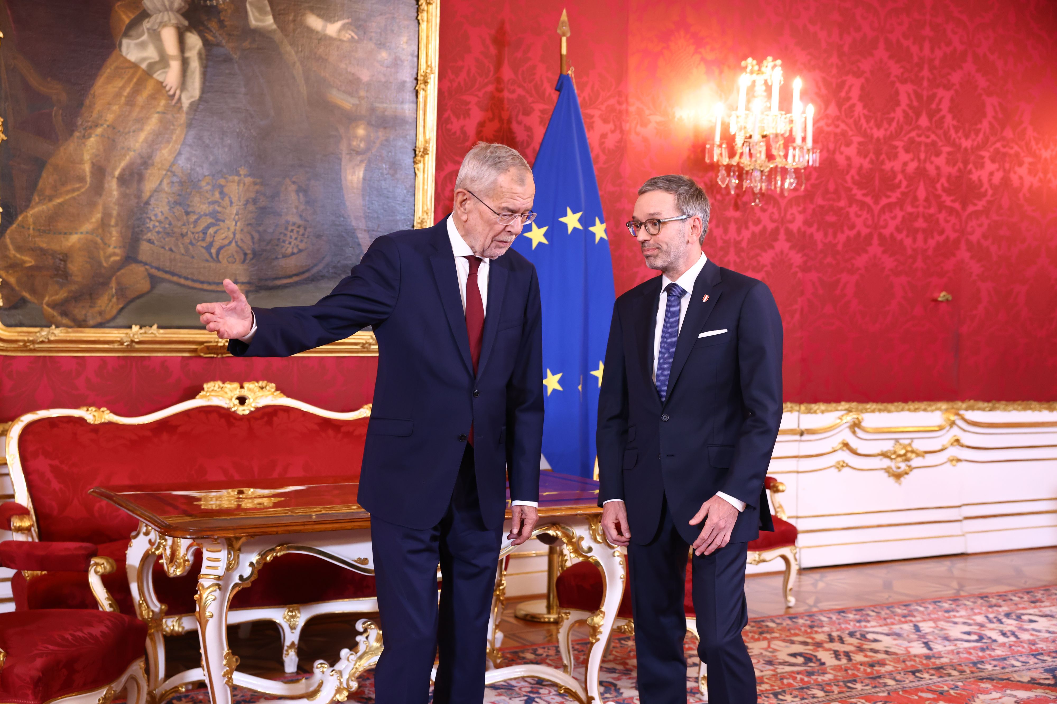 Herbert Kickl bei Bundespräsident Alexander Van der Bellen in der Wiener Hofburg.