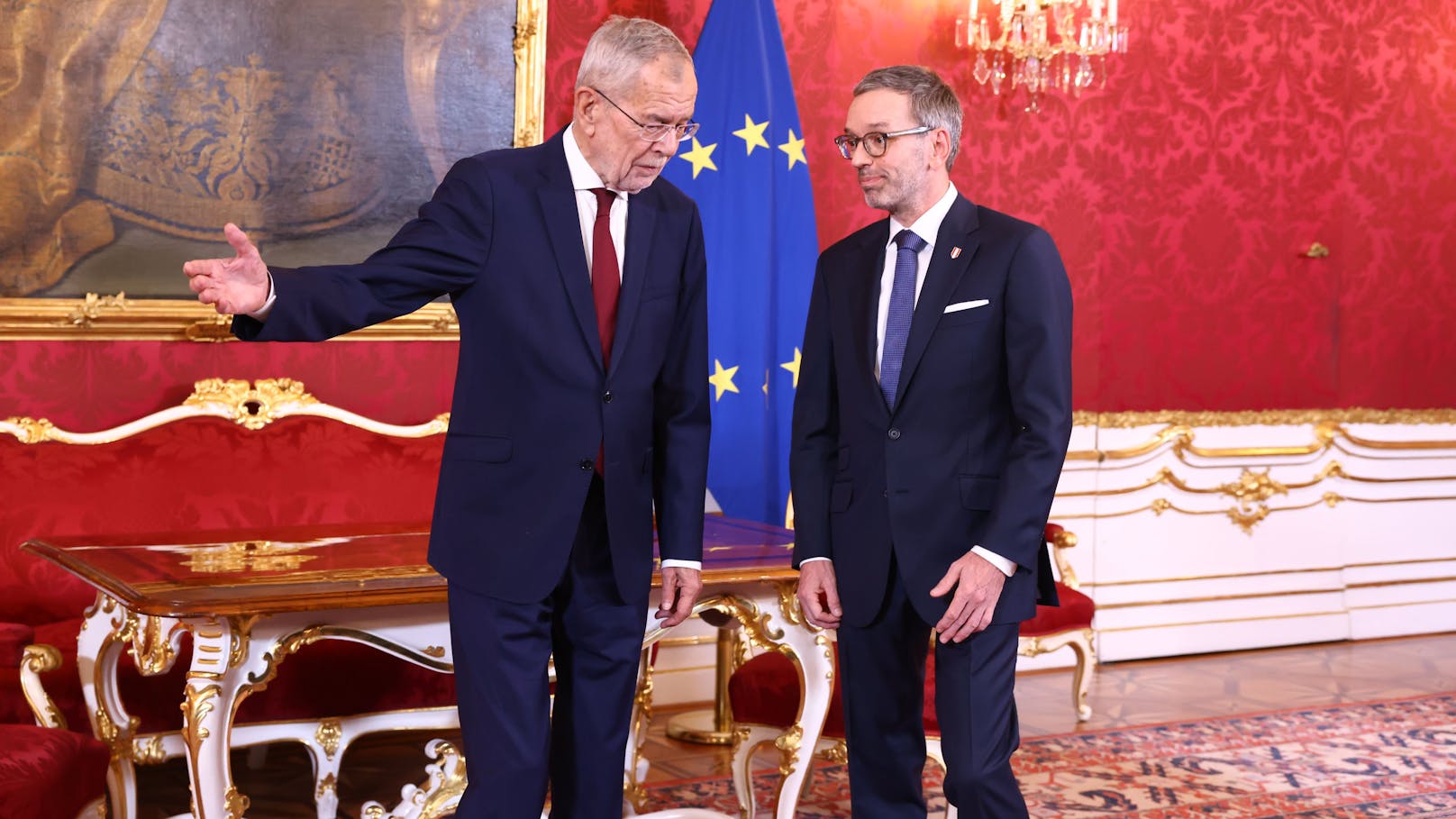 Parteien warten weiter auf Machtwort von Van der Bellen