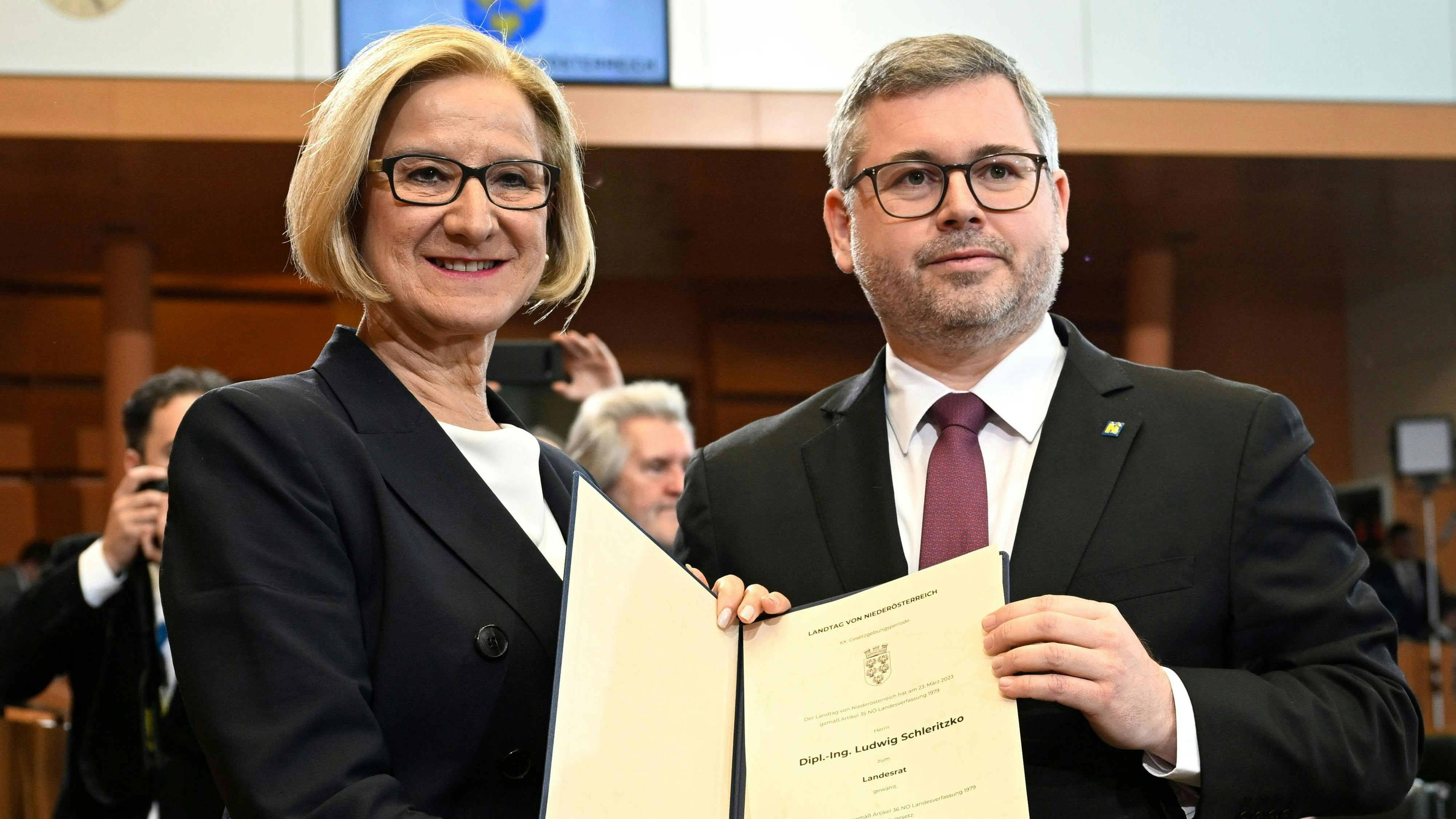 Seit Bekanntwerden der Spitalsreformpläne unter Beschuss: Niederösterreichs Landeshauptfrau Johanna Mikl-Leitner und Gesundheitslandesrat Ludwig Schleritzko (beide ÖVP), hier&nbsp;bei der Konstituierenden Sitzung des Niederösterreichischen Landtages am Donnerstag, 23. März 2023 in St. Pölten