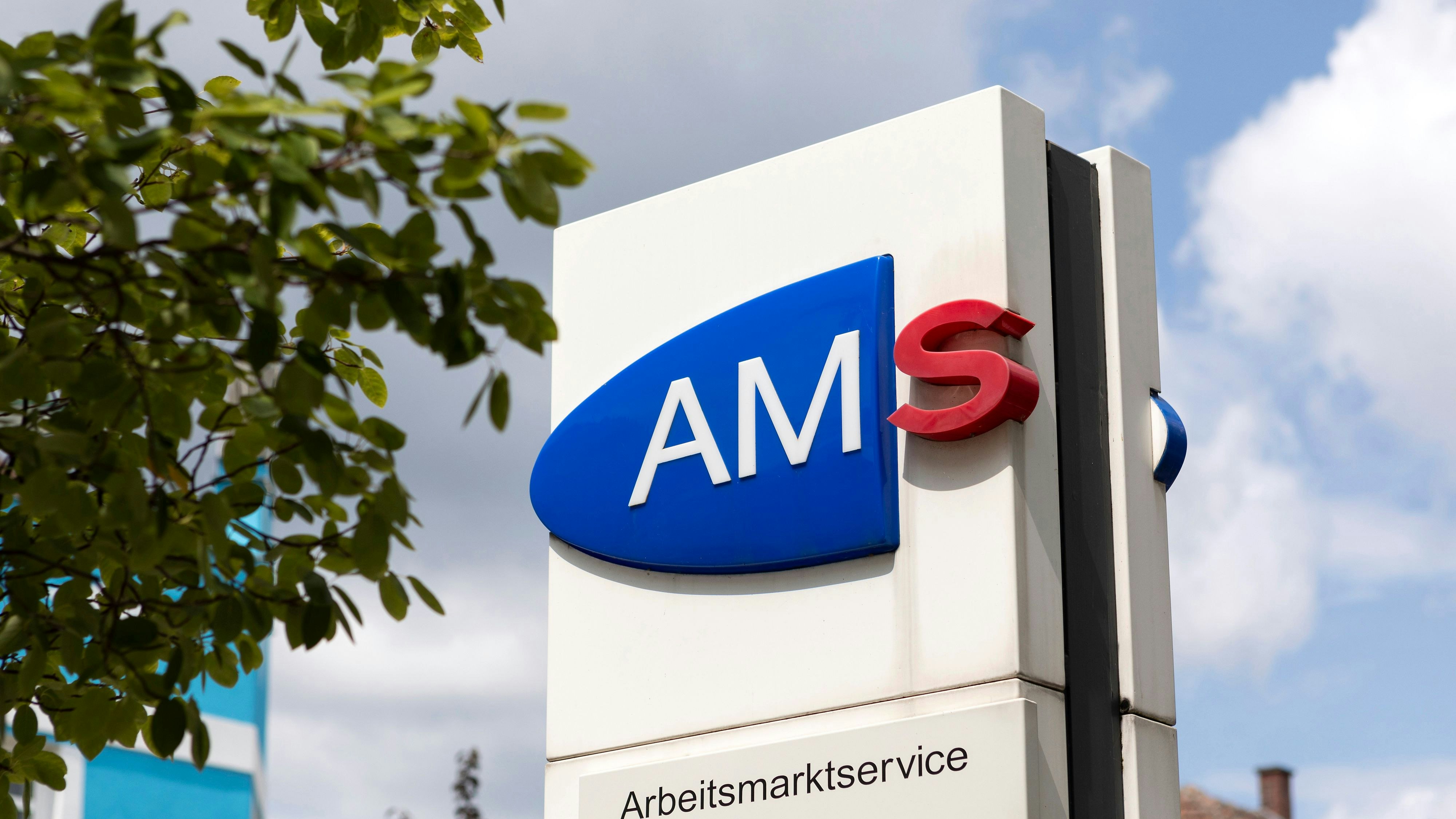 Heute.at - Angst im AMS – Mann bedrohte Hotline-Mitarbeiter