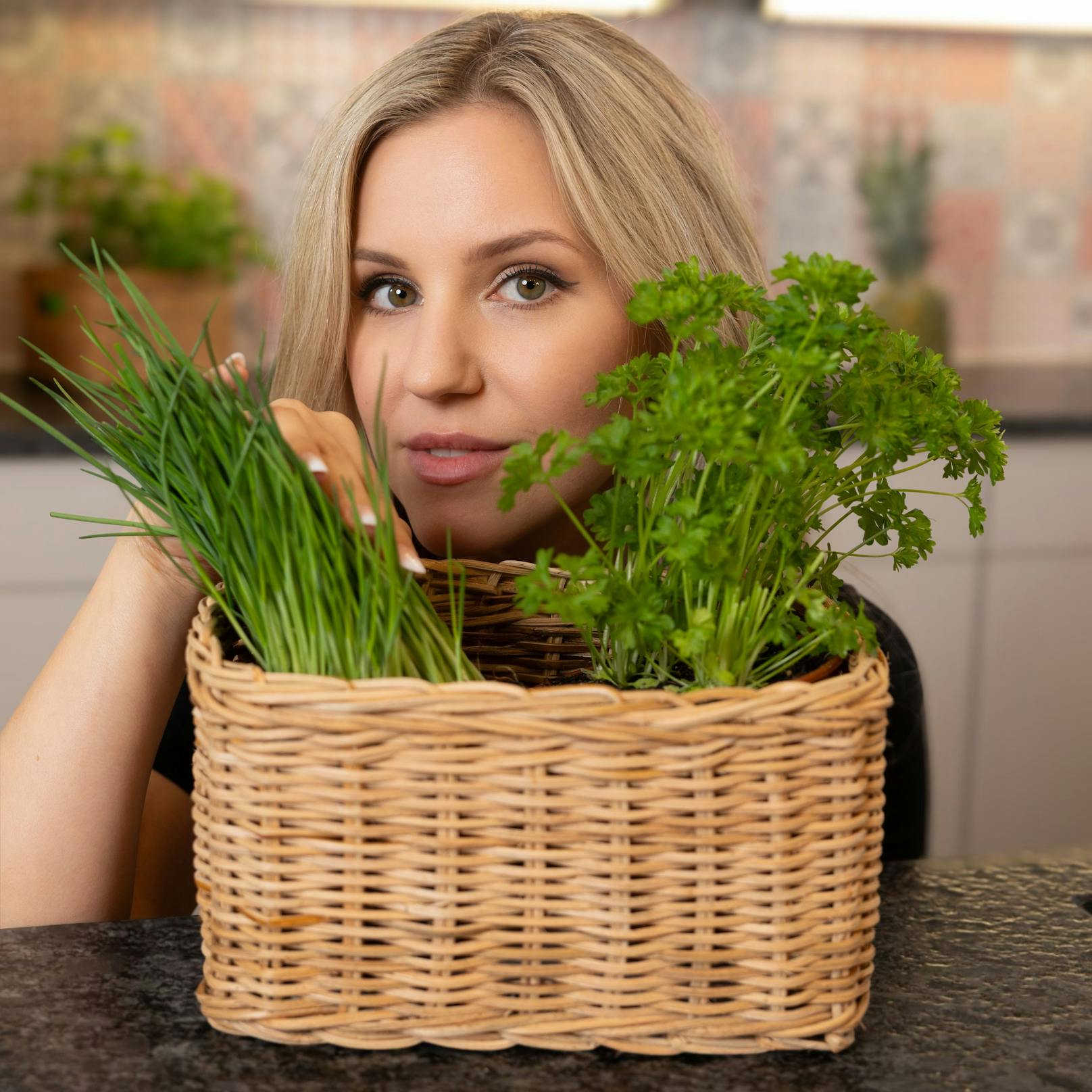 Als überzeugte Vegetarierin zeigt sie, wie sexy Gemüse sein kann.