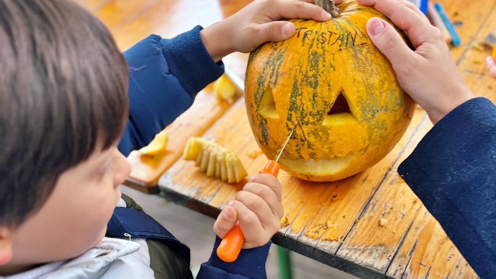 Vergangenes Jahr war das Familienfest im Unterwasserreich gut besucht. Auch heuer gibt es wieder Kürbisschnitzen, Heurigen-Brote und gratis Snacks für Kinder.