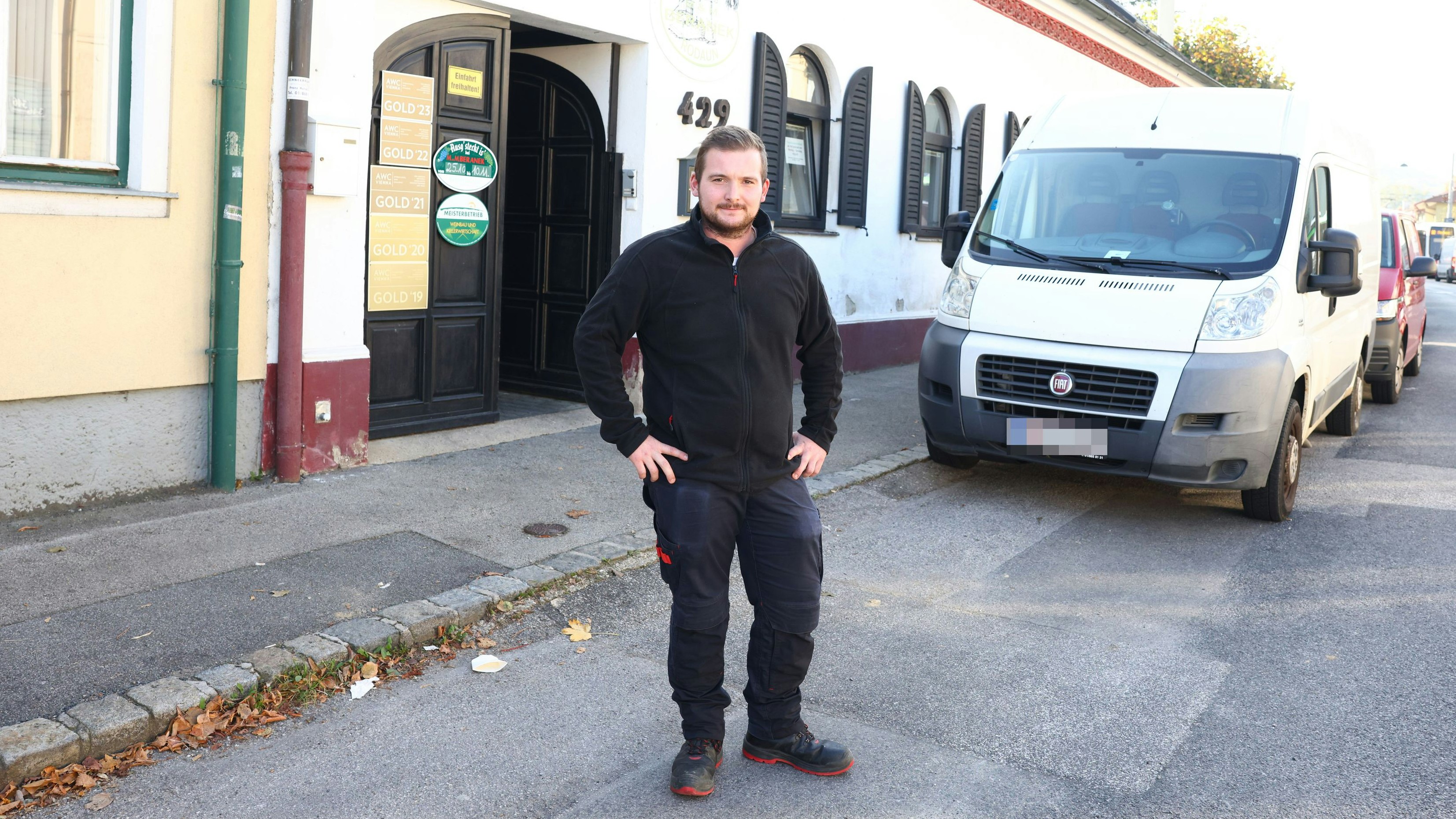 Heurigenwirt sauer: "Bauarbeiten genau zur Ganslzeit!"