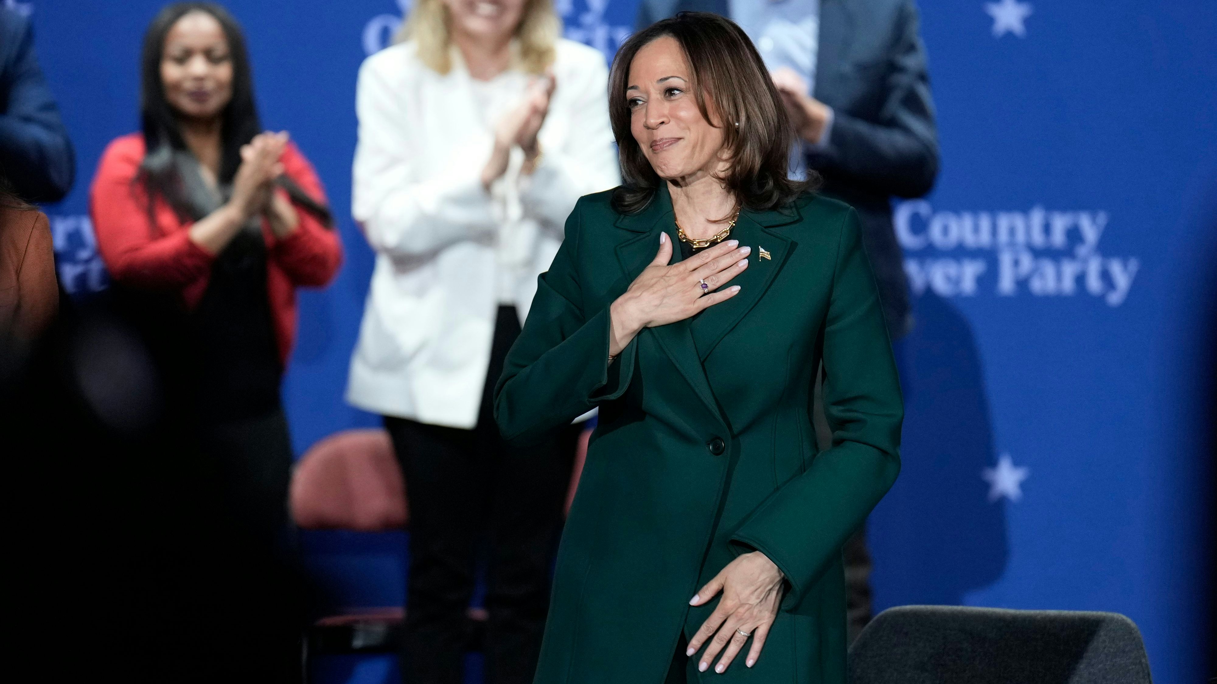 Kamala Harris tauchte lange unter und ließ ihre Anhängerschaft allein