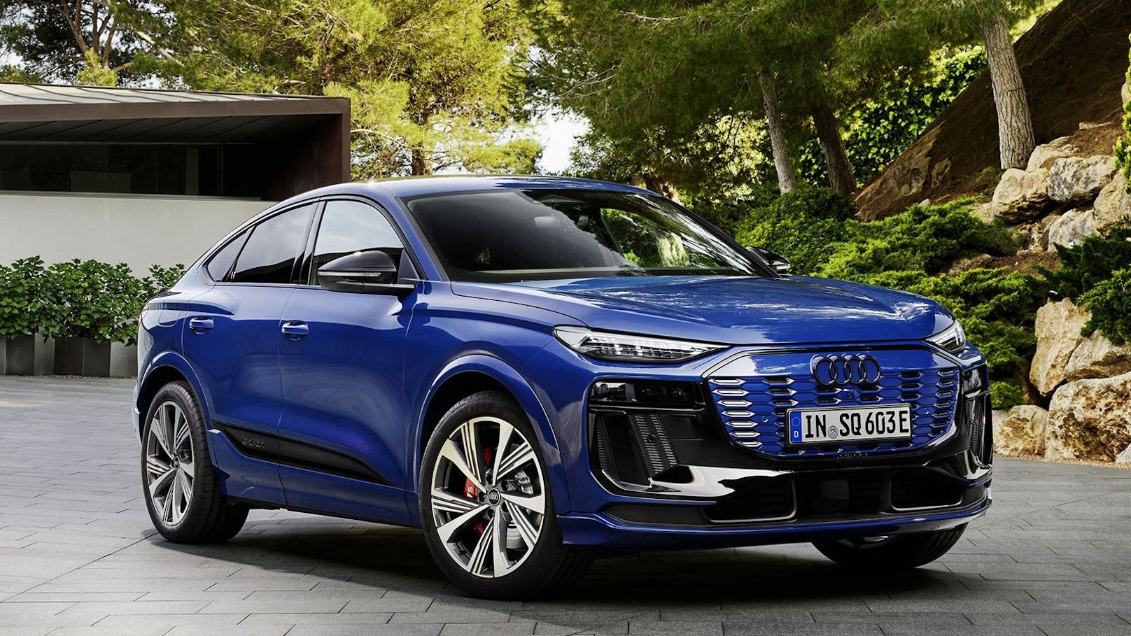 Der SQ6 Sportback e-tron sprintet in nur 4,3 Sekunden von 0 auf 100.