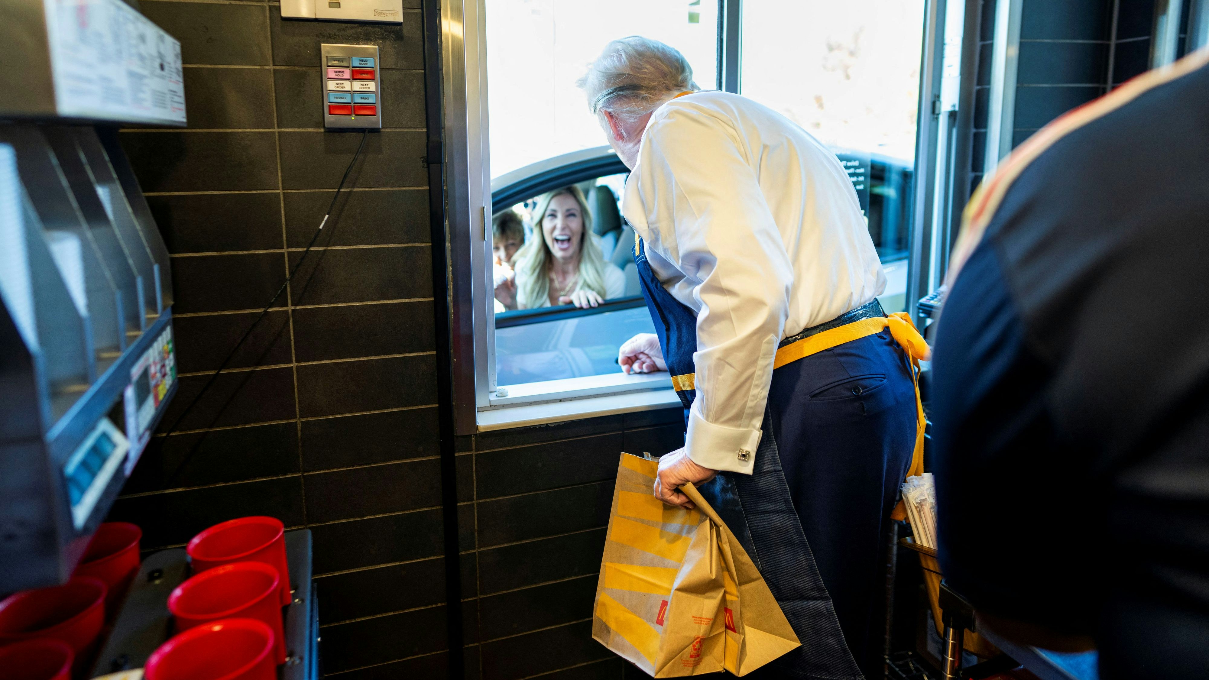 Trump gab bei McDonald's Burger und Fritten aus – 15 Minuten lang