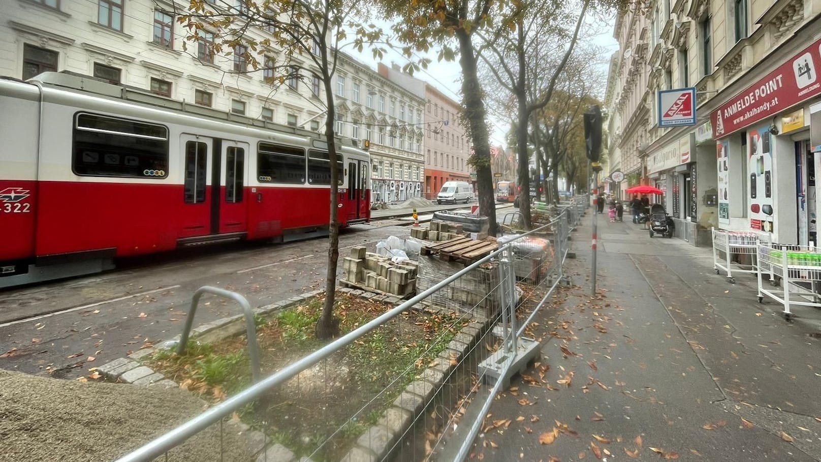 Zeitgleich gibt es auf diesem Abschnitt der Quellenstraße Öffi-Bauarbeiten.