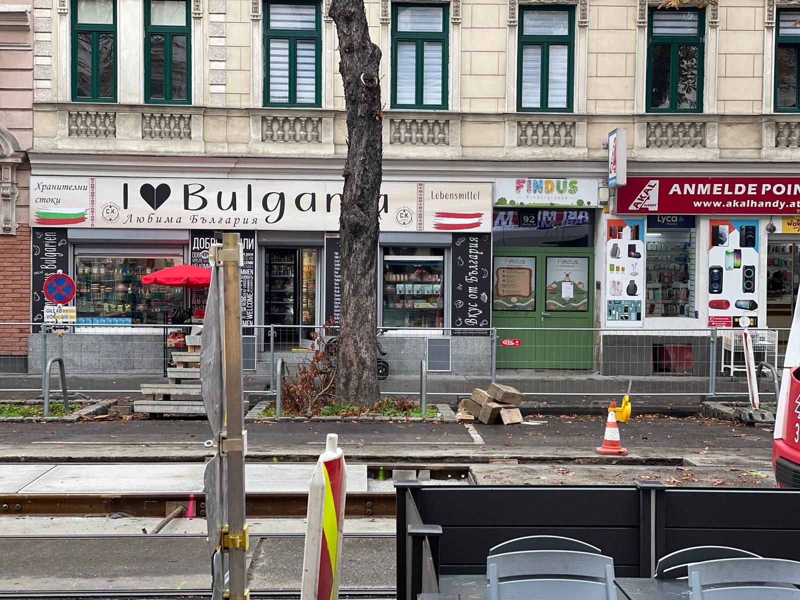 Die unbenutzte Einfahrt in der Quellenstraße, die für hunderte Klagsdrohungen sorgte, gehört nun der Vergangenheit an.