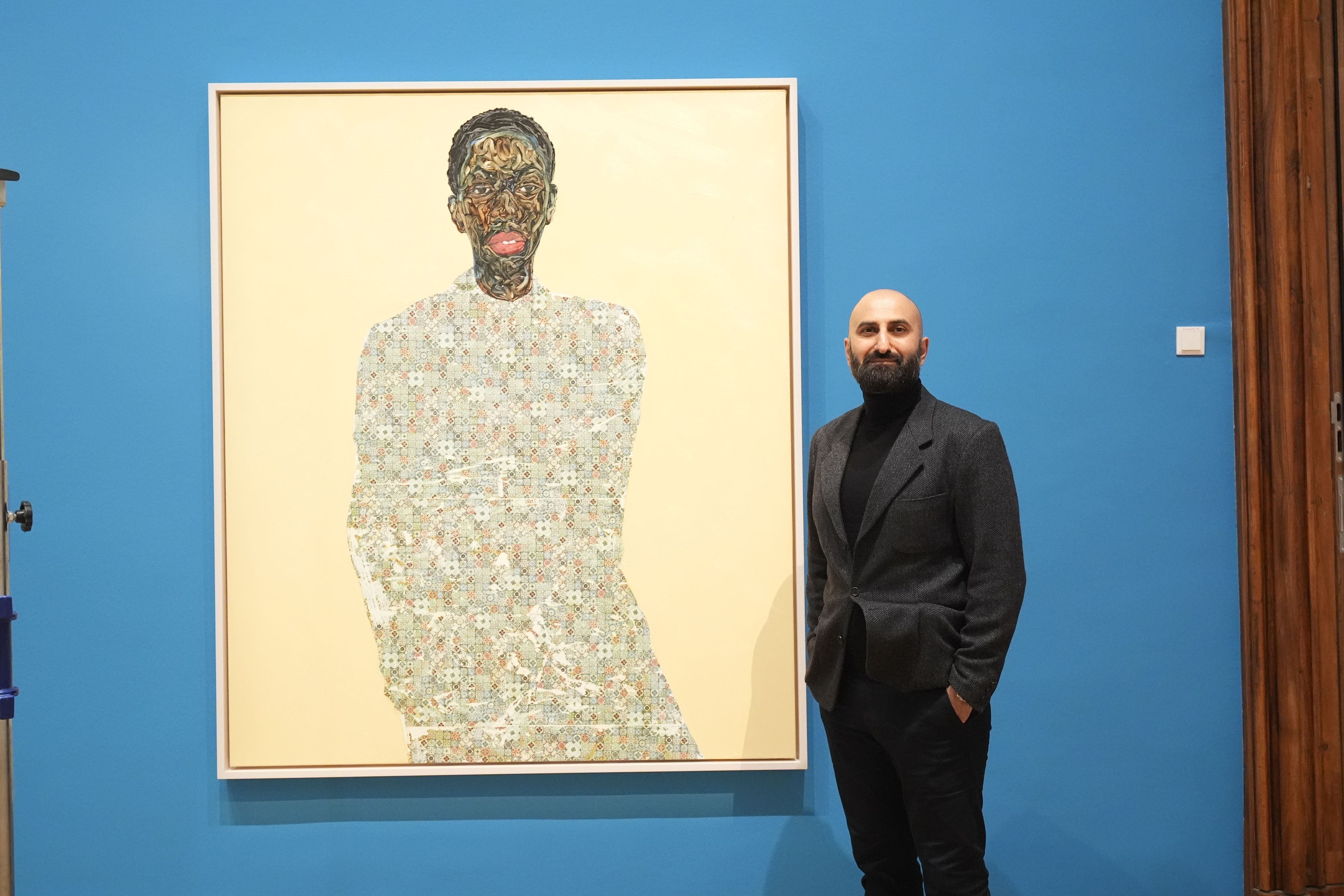 Sergey Harutoonian ist der Kurator der Ausstellung 