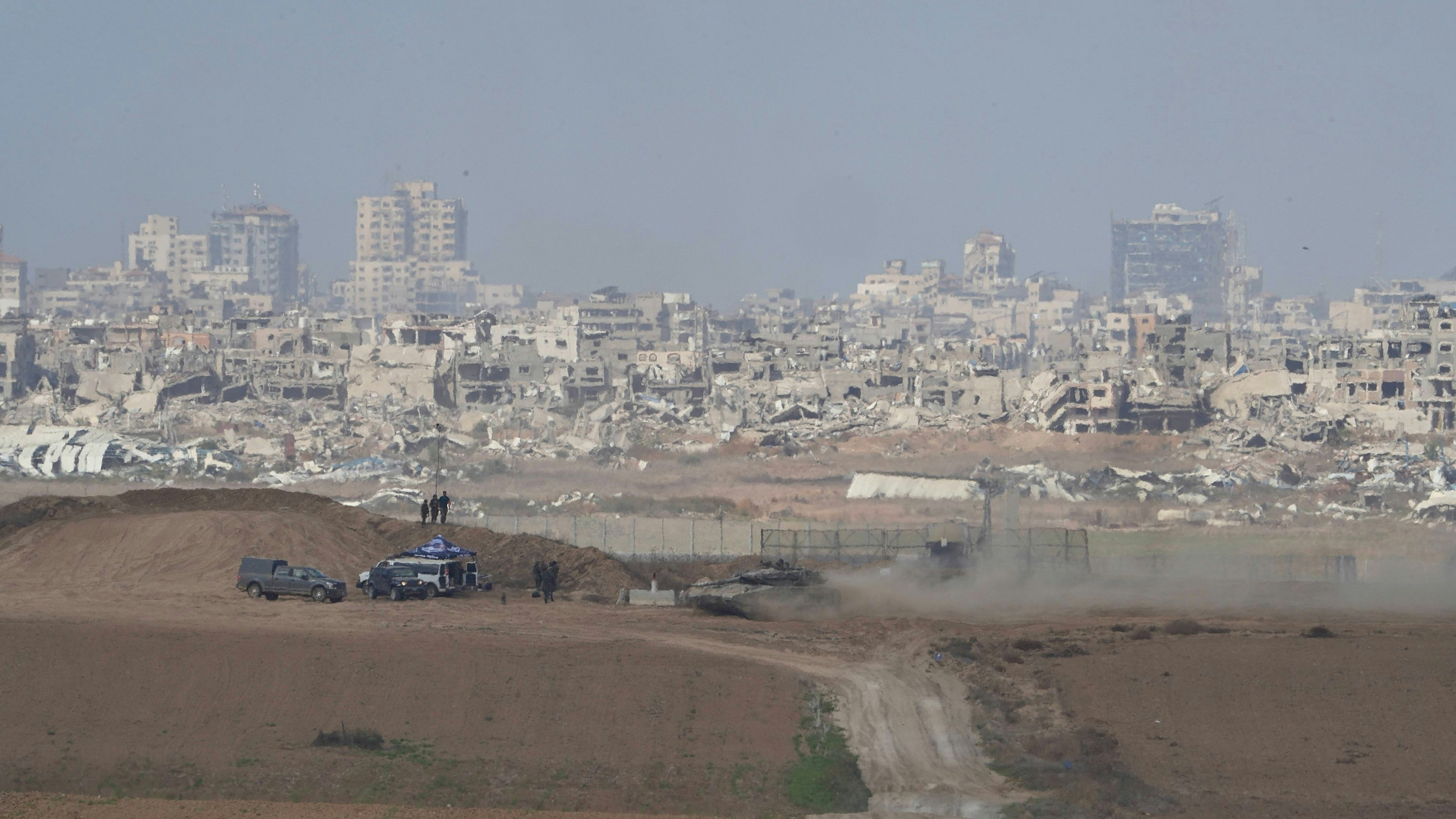 Israelische Truppen setzten rund 150 mutmaßliche Extremisten in Dschabalia  fest. 