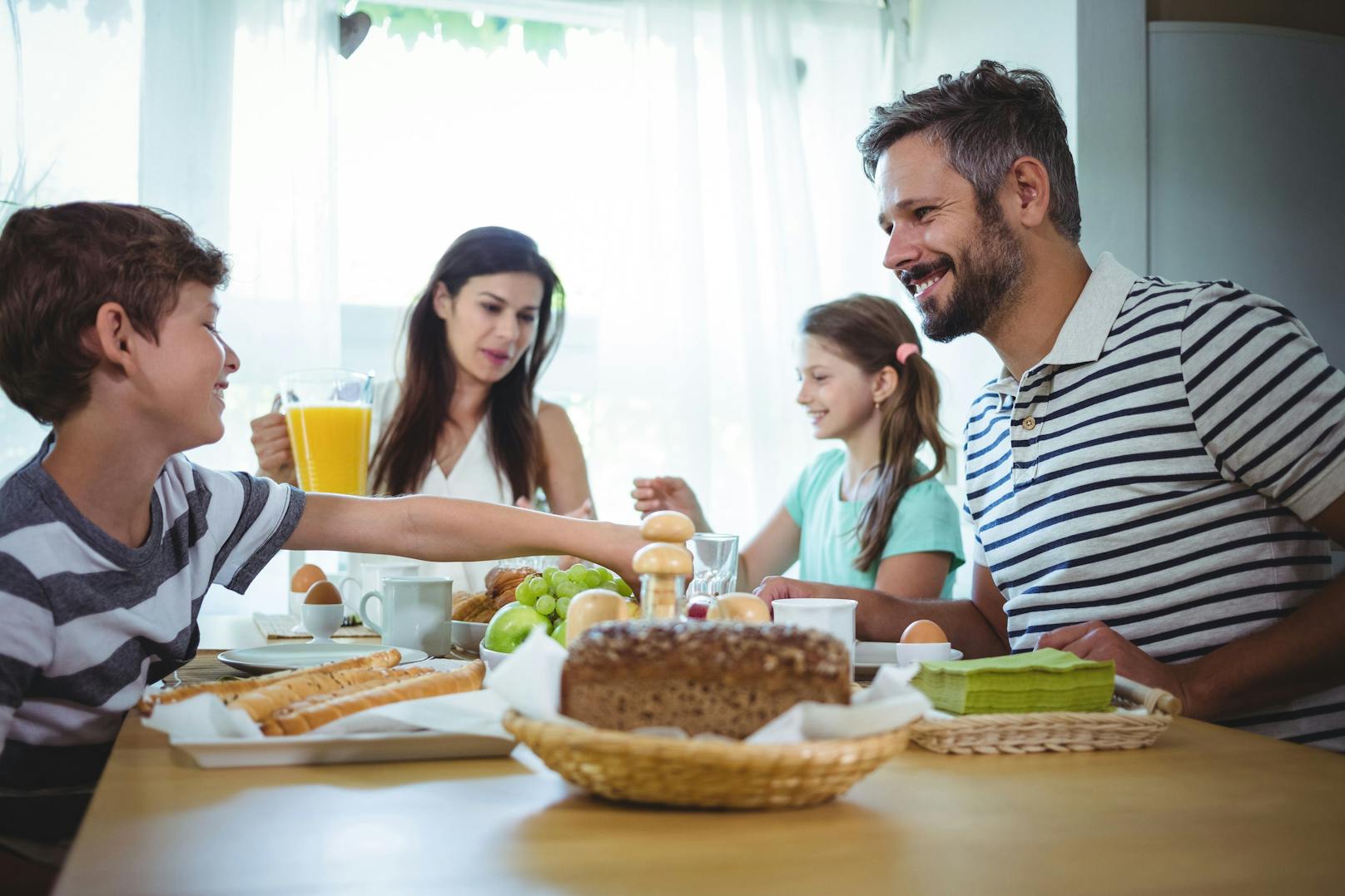 Wer nun auf den Geschmack gekommen ist, braucht nur noch Online den Code "online5" einzugeben und schon hält man den 5-EUR-Gutschein in den Händen. Mit diesem kannst du dir ein köstliches Frühstück bei Hausbrot.at bestellen!