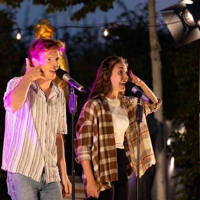 Das Slam-Duo „Tommy und Annika“ (Christoph Steiner und Lisa Rothhardt) begegnet der Klimakrise mit Humor.