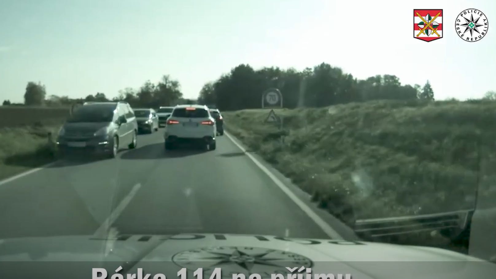 Das Schlepperfahrzeug raste mit weit überhöhter Geschwindigkeit über die Grenzkontrollstelle Reintal in das österreichische Bundesgebiet ein und bog im Ortsgebiet auf die LB47 in Richtung Poysdorf ab.