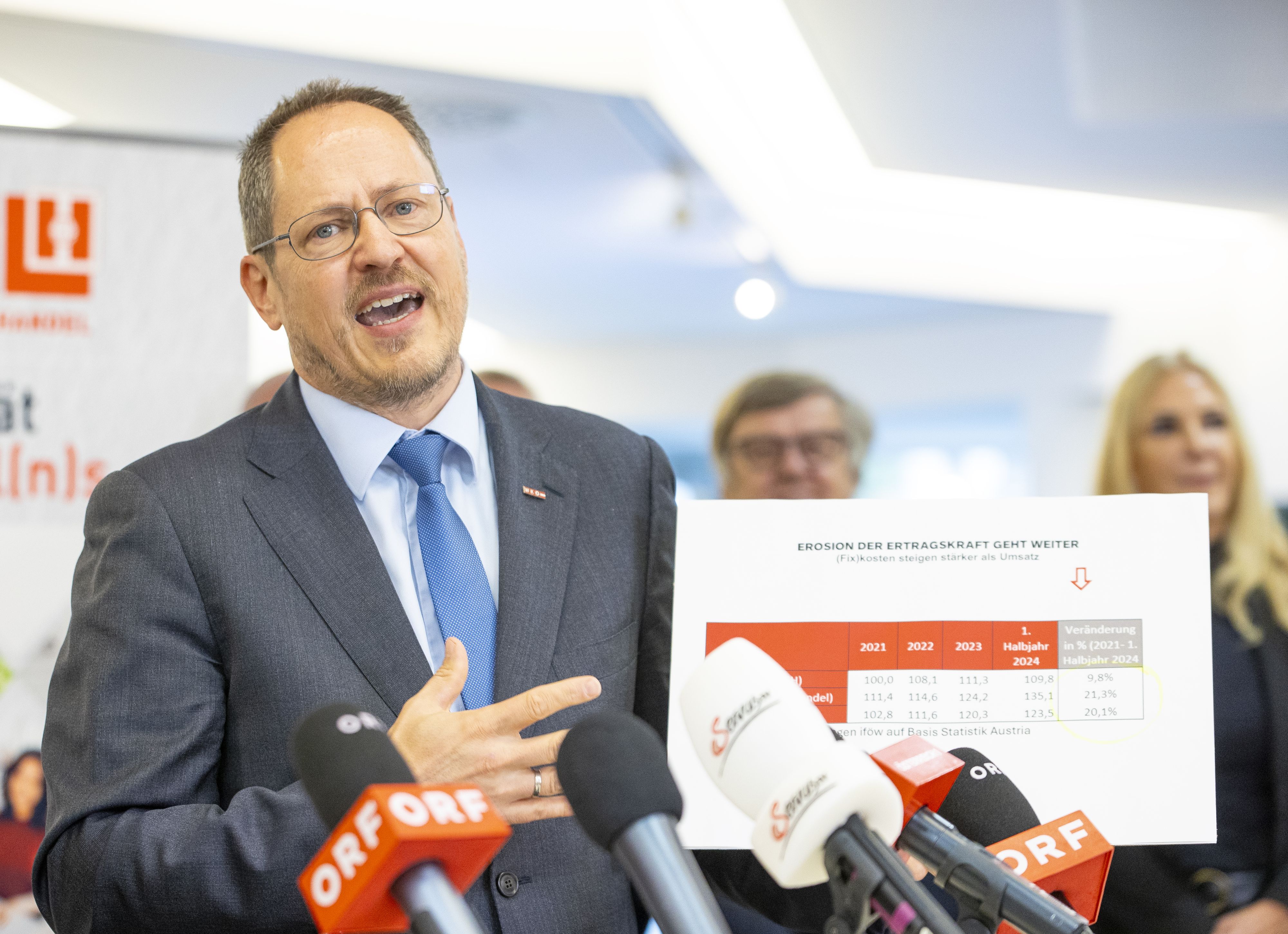 4,8 Prozent mehr Geld, mehr Freizeit: Für Arbeitgeber-Verhandler Rainer Trefelik geht die Rechnung nicht auf.