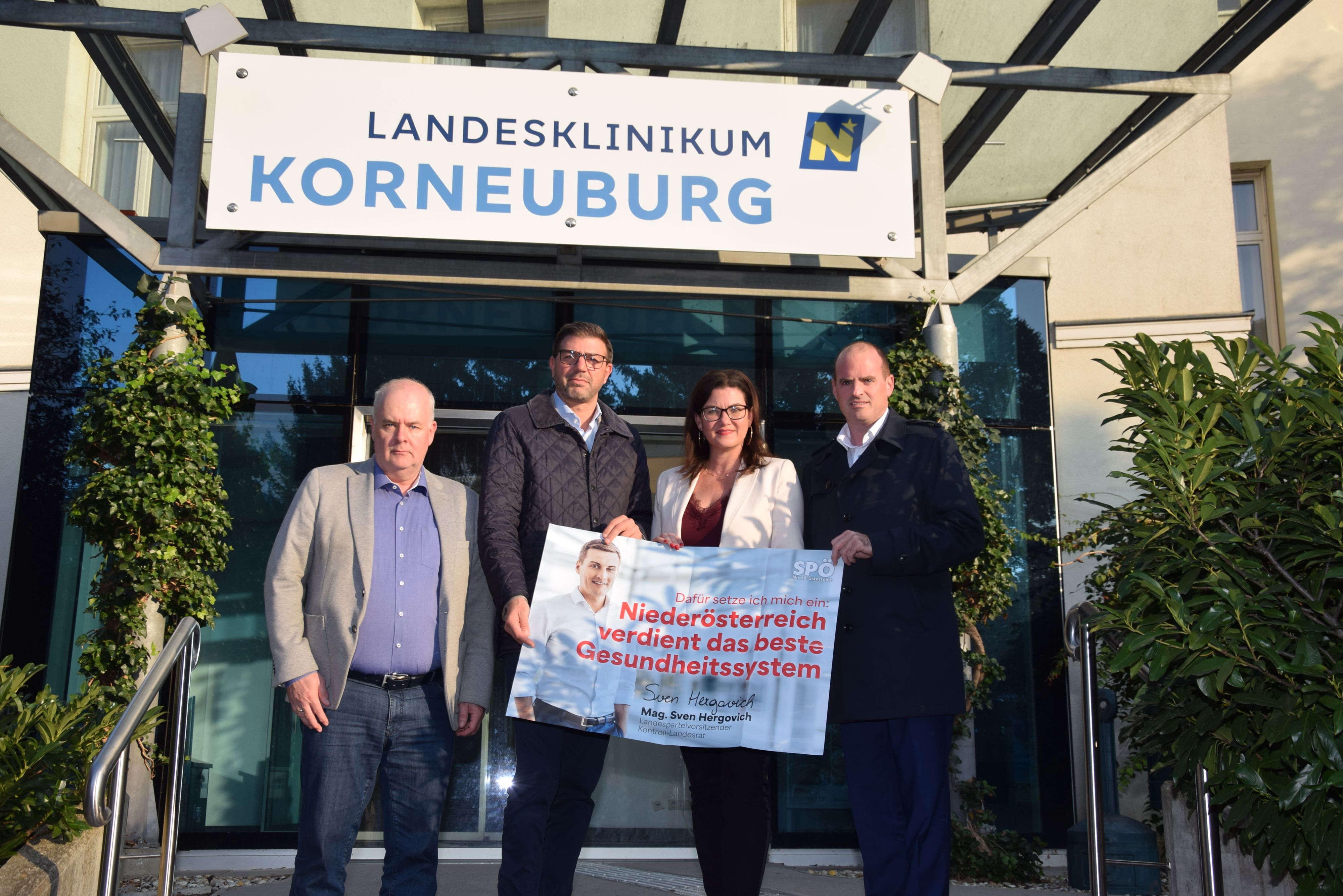 Kämpfen gemeinsam für den Erhalt der Krankenhausstandorte (v.l.): Heinz Schele (Vize-Bürgermeister Stockerau), Martin Peterl (Stadtrat Korneuburg), Melanie Erasim (Nationalrätin), René Zonschits (Landtagsabgeordneter)