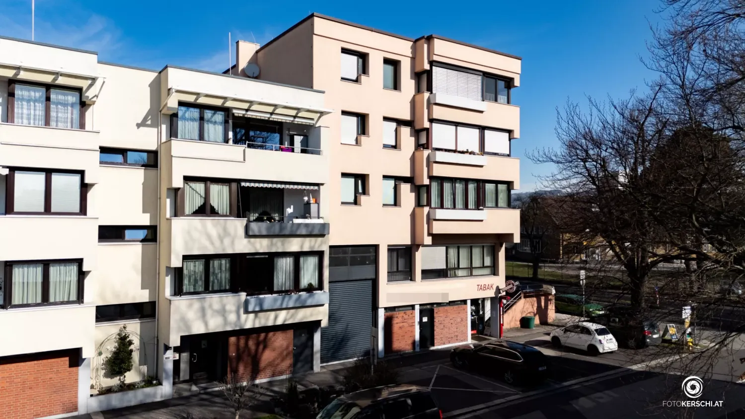 Erst vergangenen März stürzte ein Bub aus diesem Haus in Linz und starb.