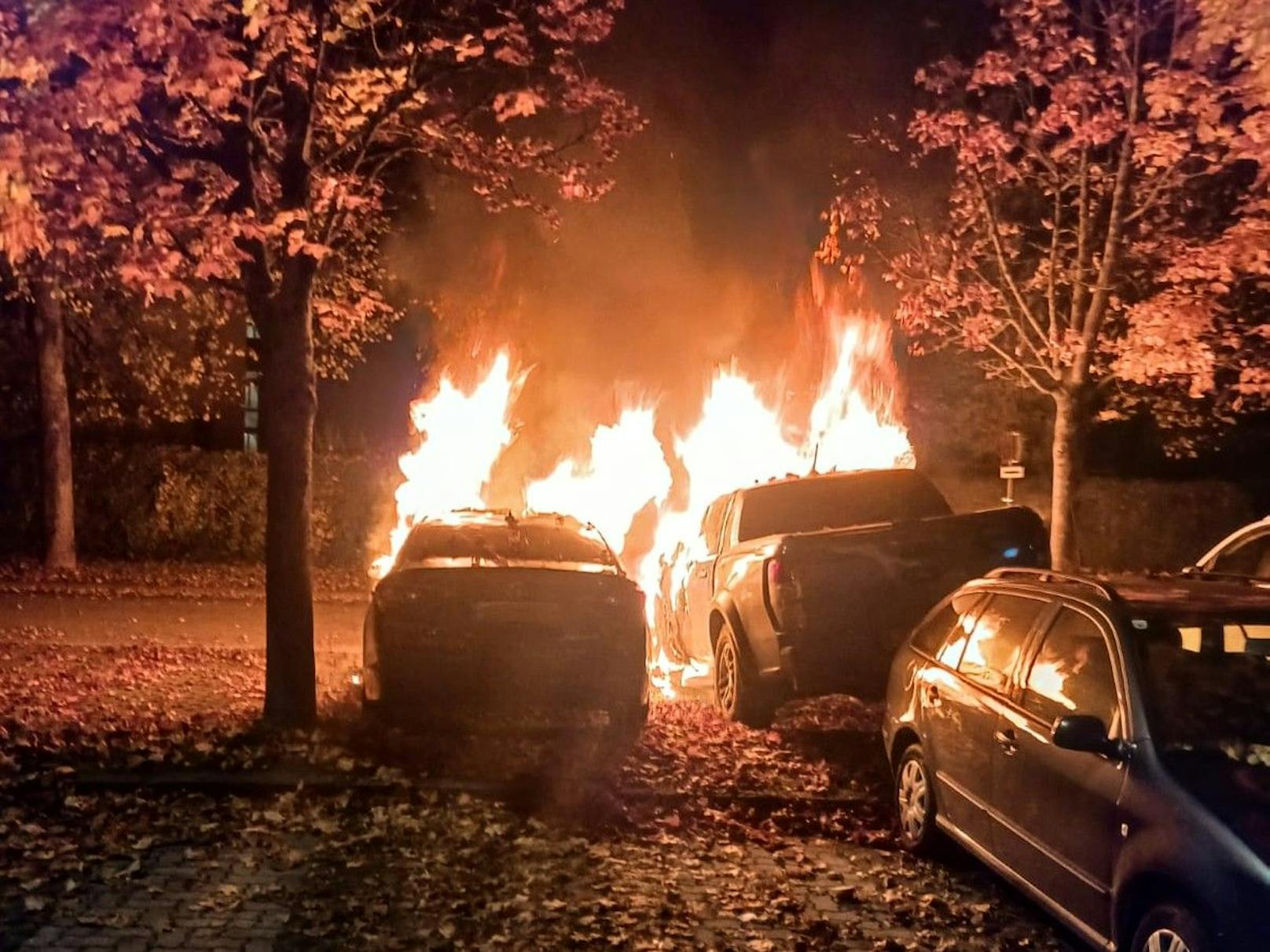 Ein Flammeninferno am Weizer Bahnhof sorgte für Aufsehen.