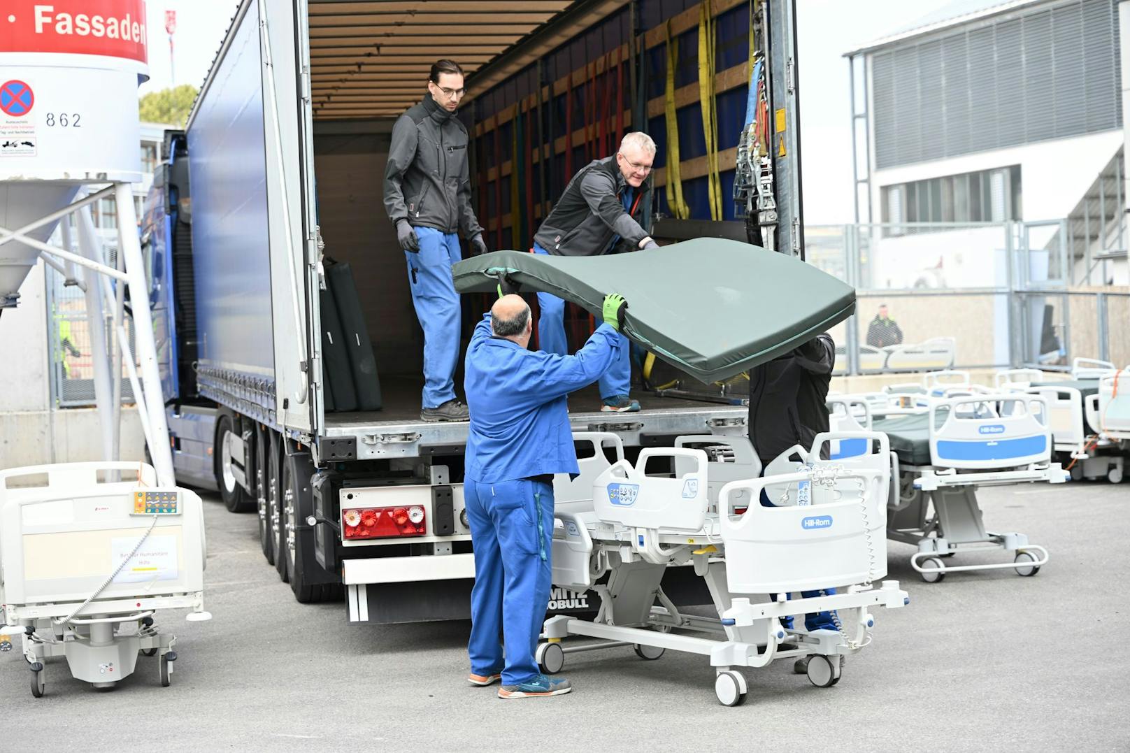 Humanitäre Hilfe der Stadt Wien: Bürgermeister Ludwig verabschiedet 70. LKW mit Hilfsgütern in die Ukraine