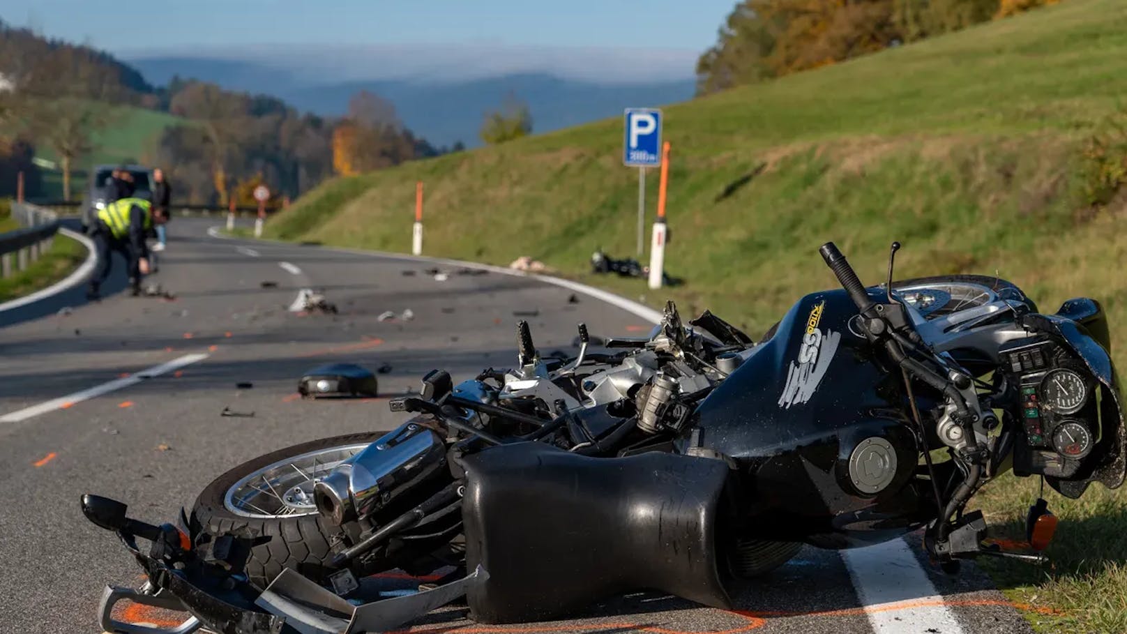 Schwerer Crash mit Motorrad – Mann sofort tot