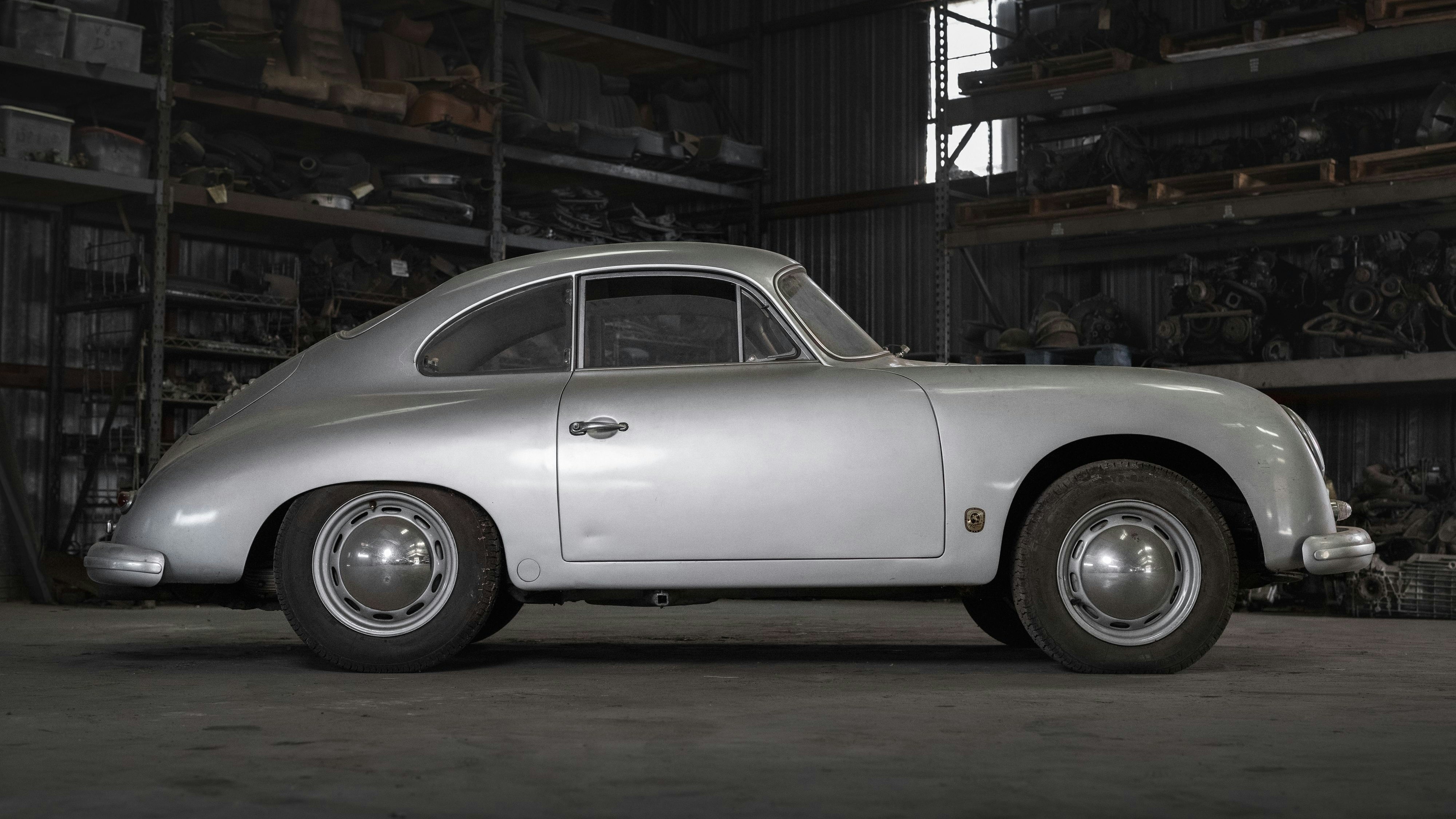 Trotz fast 50 Jahren Einlagerung ist der Wagen fast so frisch wie am ersten Tag