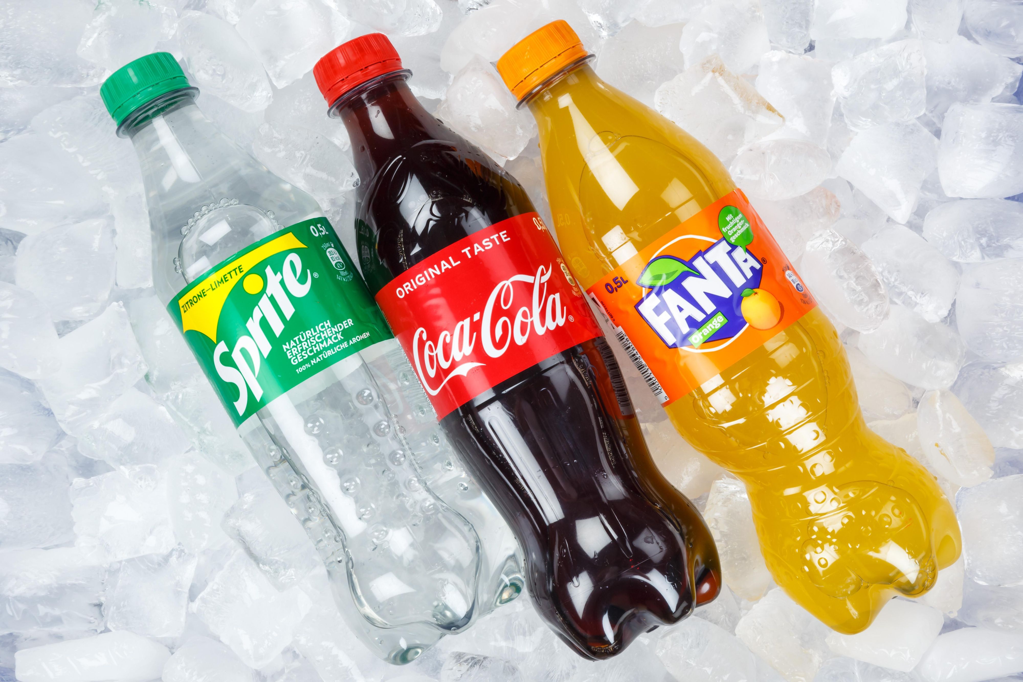 Millionen Flaschen von Sprite, Cola und Fanta sind von Metallstücken betroffen.