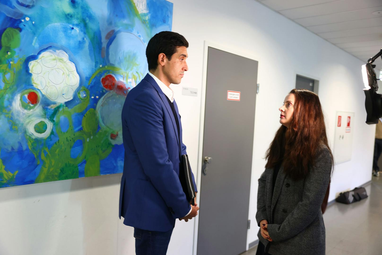 Veronika und Sebastian Bohrn Mena beim Gerichtstermin am 24. Oktober 2024 in Wien.