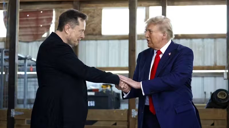 Der Tech-Milliardär hat vom US-Justizministerium eine Warnung erhalten: Elon Musk (links) mit Donald Trump. (Archivbild)
