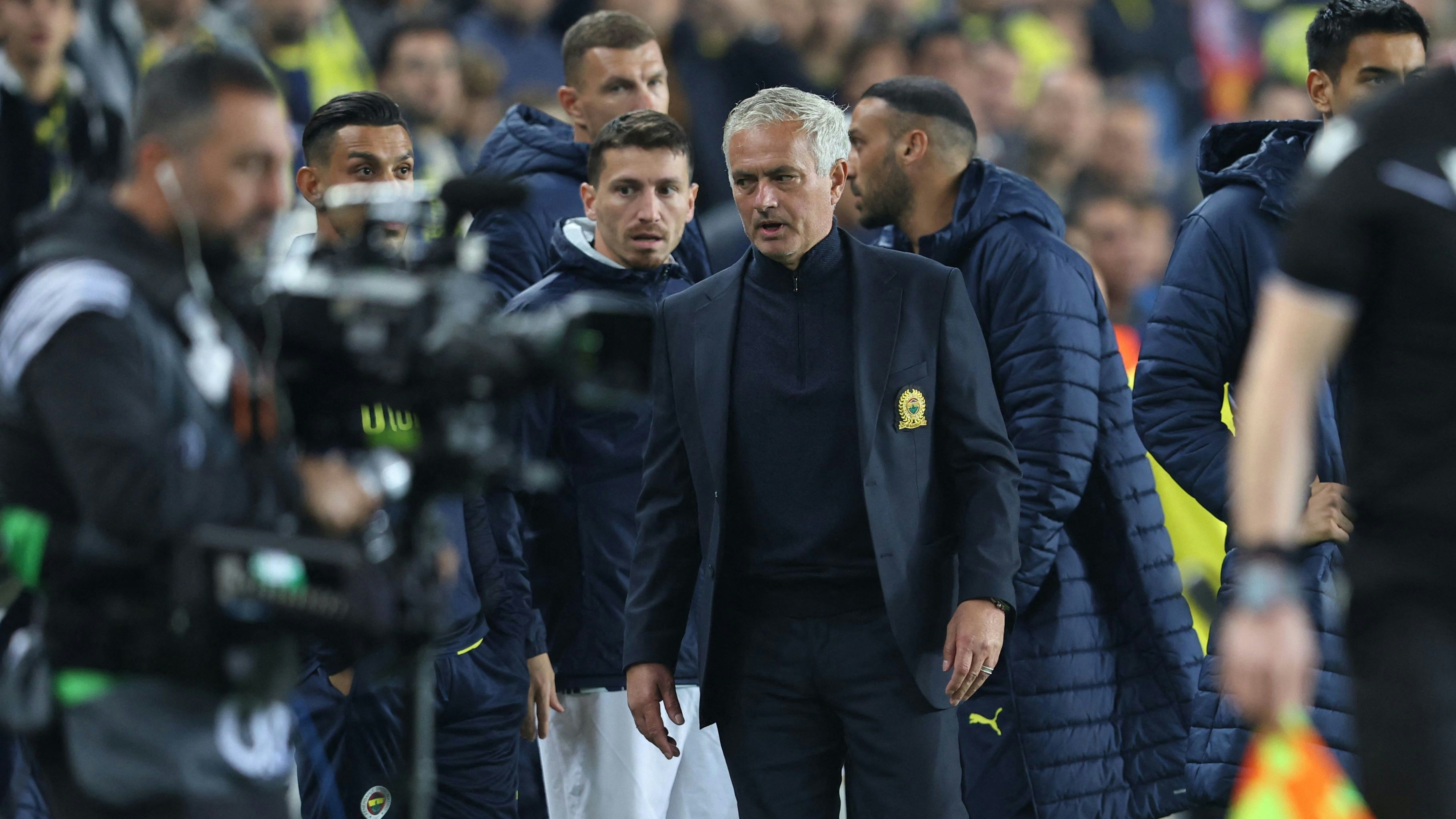 Jose Mourinho muss auf die Tribüne. 