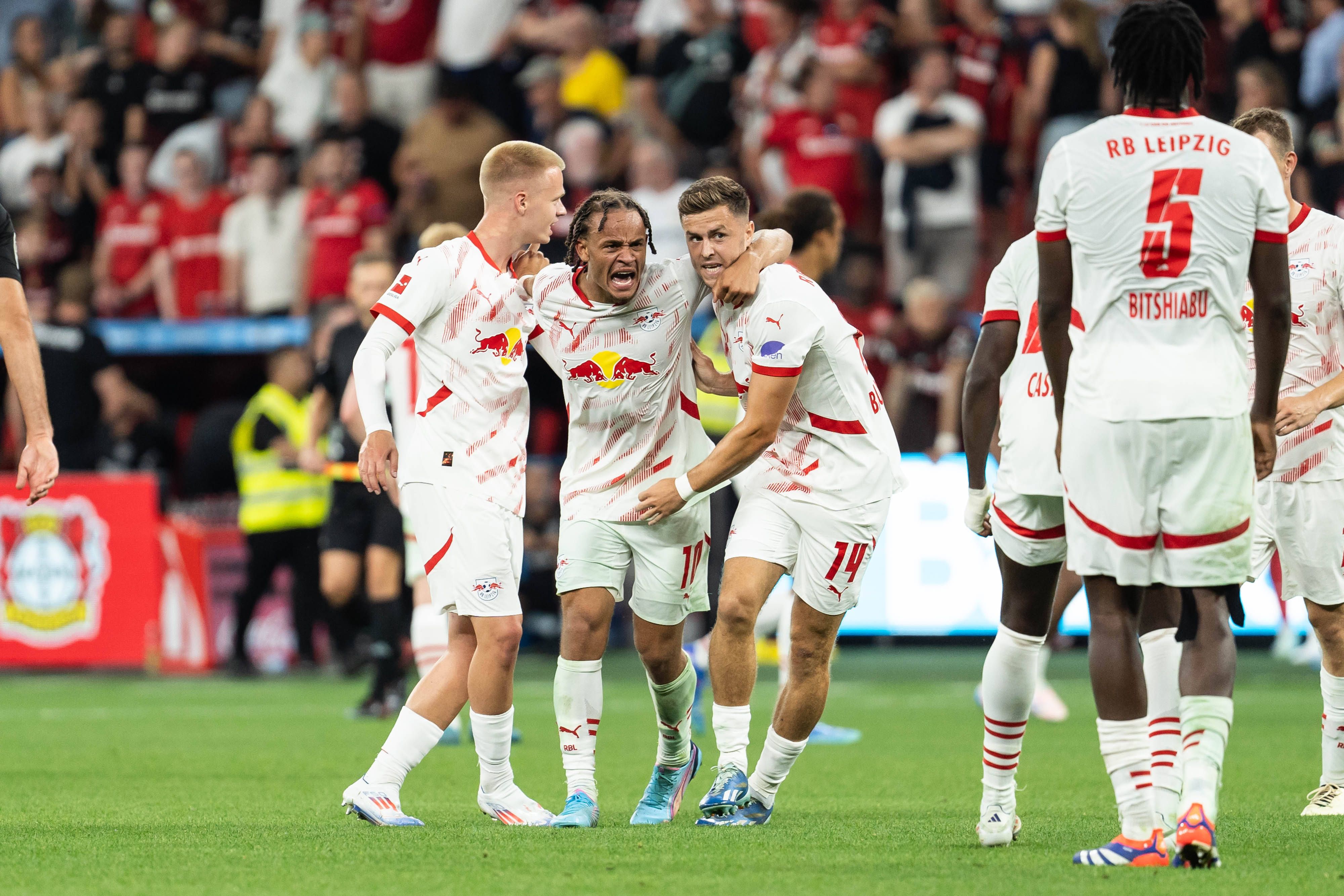 Baumgartner (r.) könnte von der Verletzung von Simons (m.) profitieren.