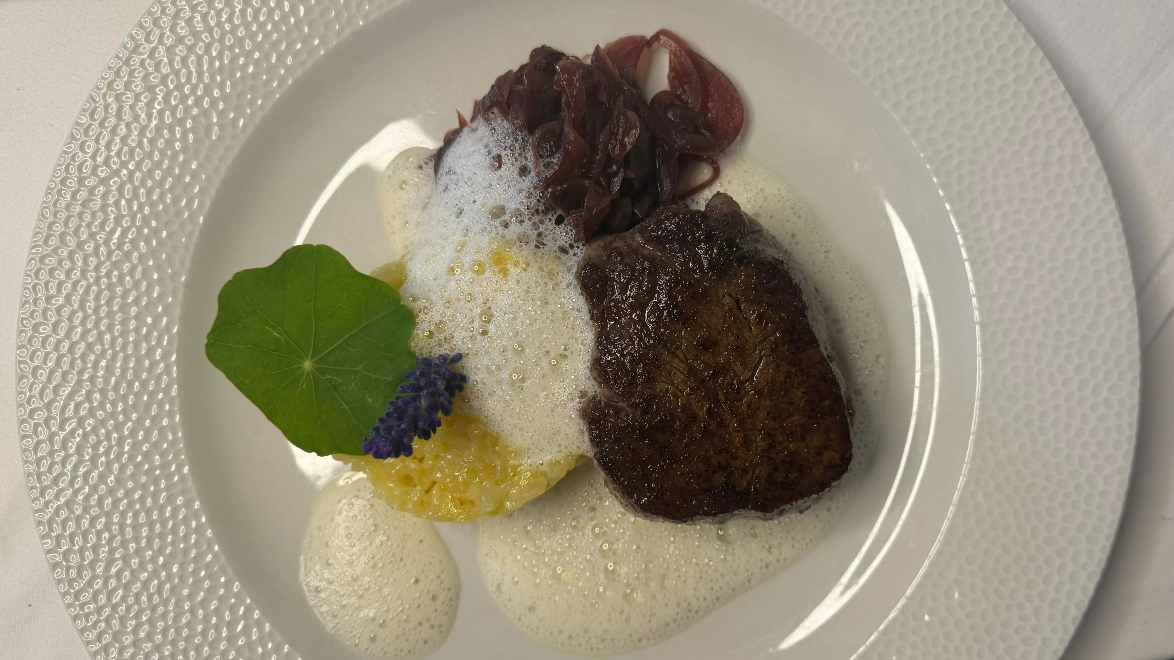 Rinderfilet | Kartoffelrisotto | Rotweinzwiebel |Trüffelschaum