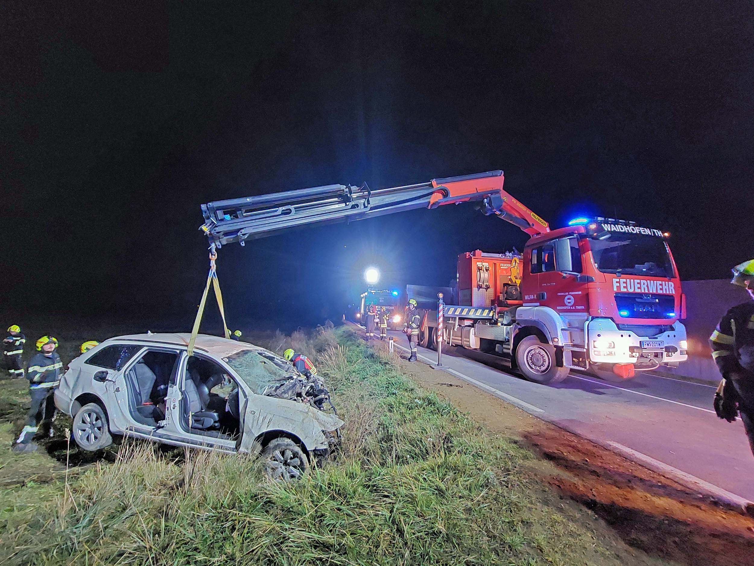 Feuerwehr Waidhofen/Thaya: Verkehrsunfall mit Todesfolge