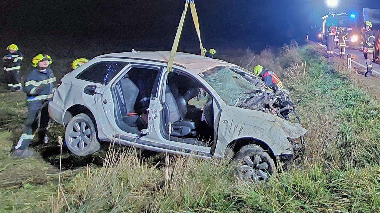 Motorblock weg! 18-Jähriger fuhr mit Audi A6 in den Tod