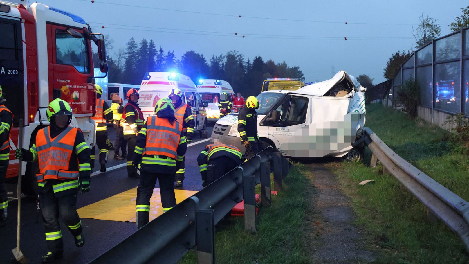 Heftiger Zusammenstoß auf der Innkreisautobahn (A8) bei Weibern (Bez. Grieskirchen).