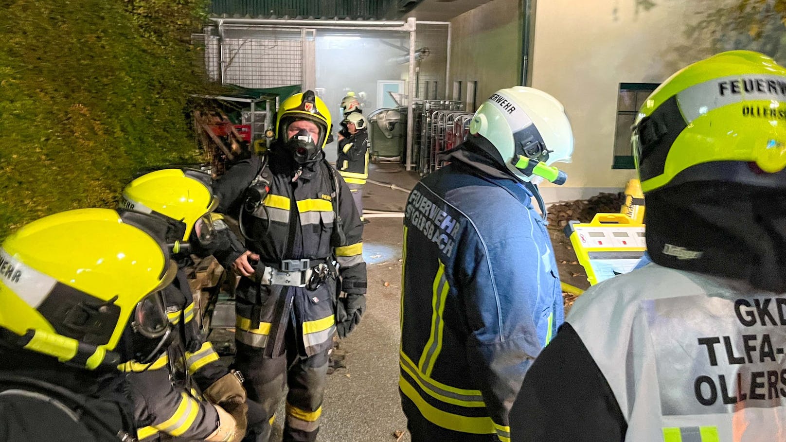 In der Nacht auf Mittwoch brach in der Waschküche eines Thermen-Hotels in Stegersbach (B) ein Brand aus. Alle 130 Gäste, darunter auch ein Baby, wurden evakuiert.