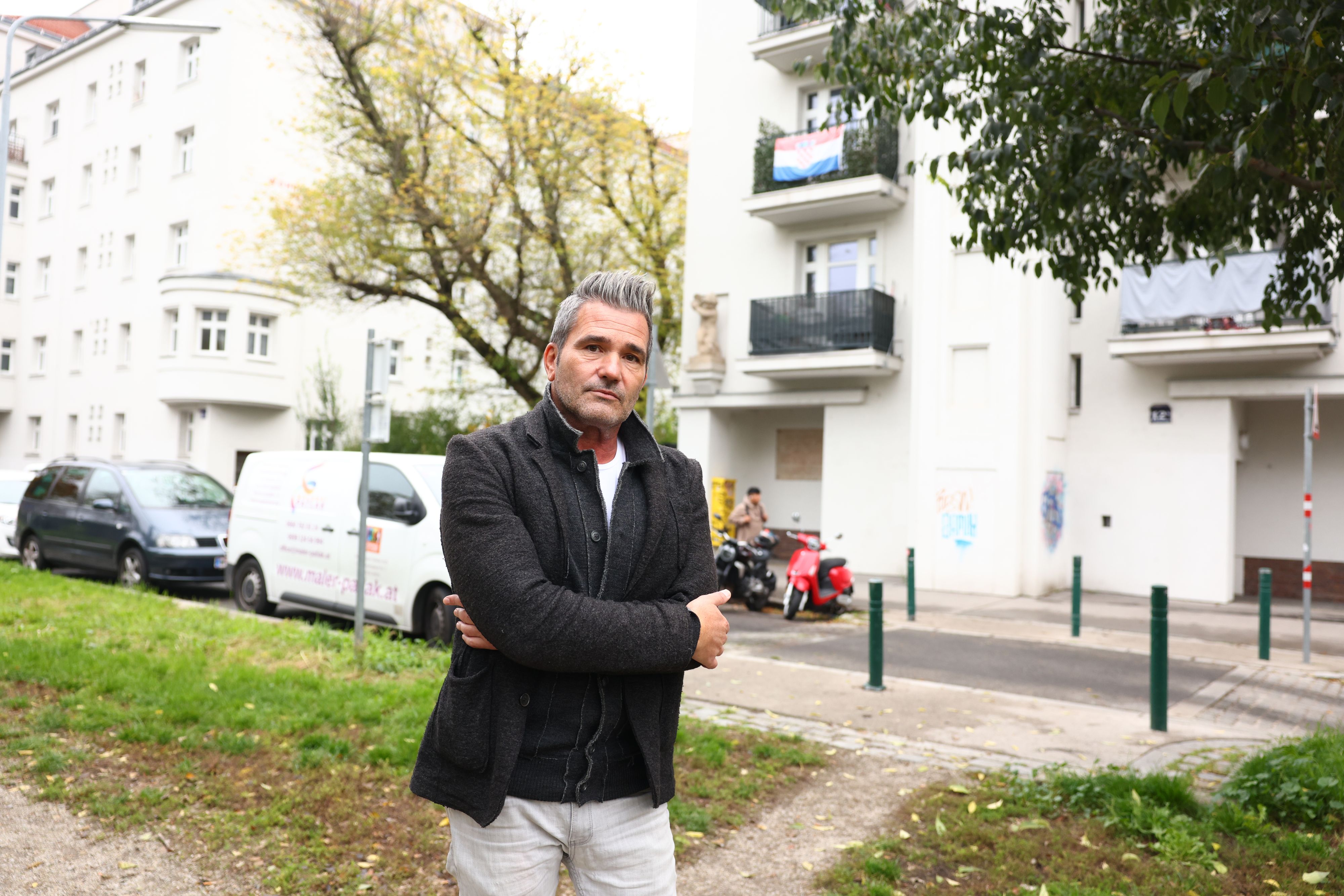 Herr R. ging dazwischen, als er merkte, dass eine junge Mieterin bedroht wurde
