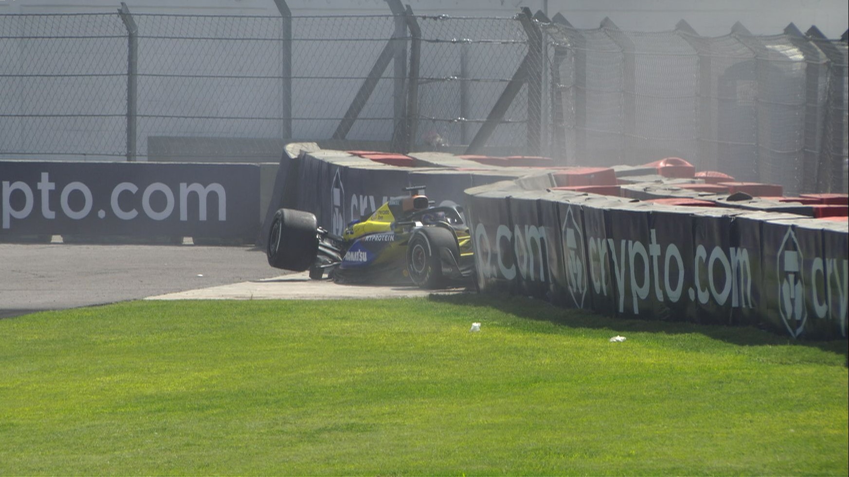 Williams-Pilot Alexander Albon ist heftig eingeschlagen. 
