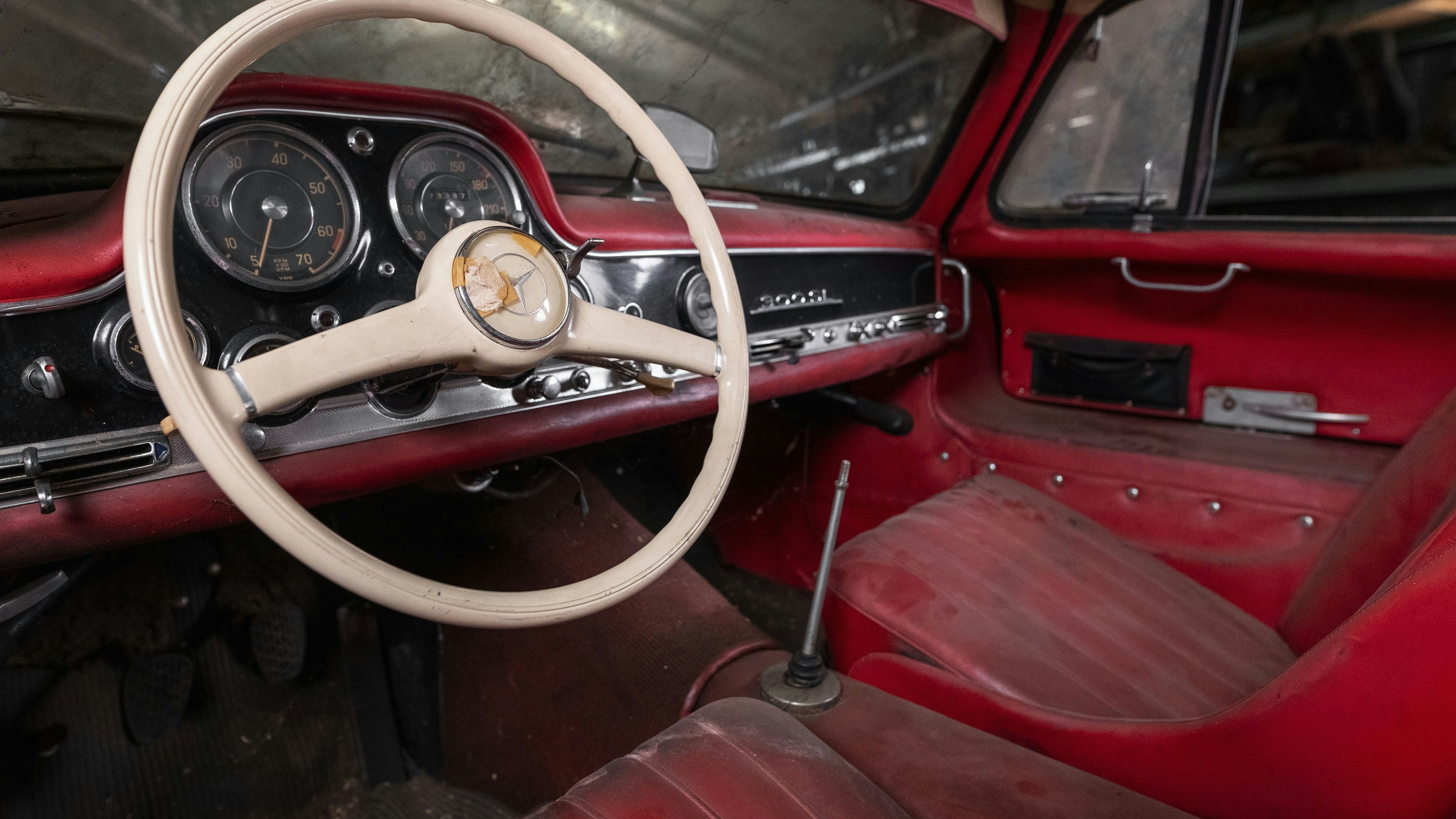 Auch der Schaltknauf fehlt. Das Auto erzielte 9.355.000 Dollar