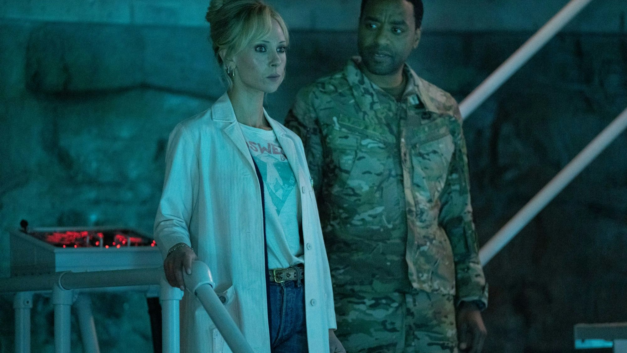 Juno Temple als Wissenschafterin Teddy Payne und Chiwetel Ejiofor als General Rex Strickland