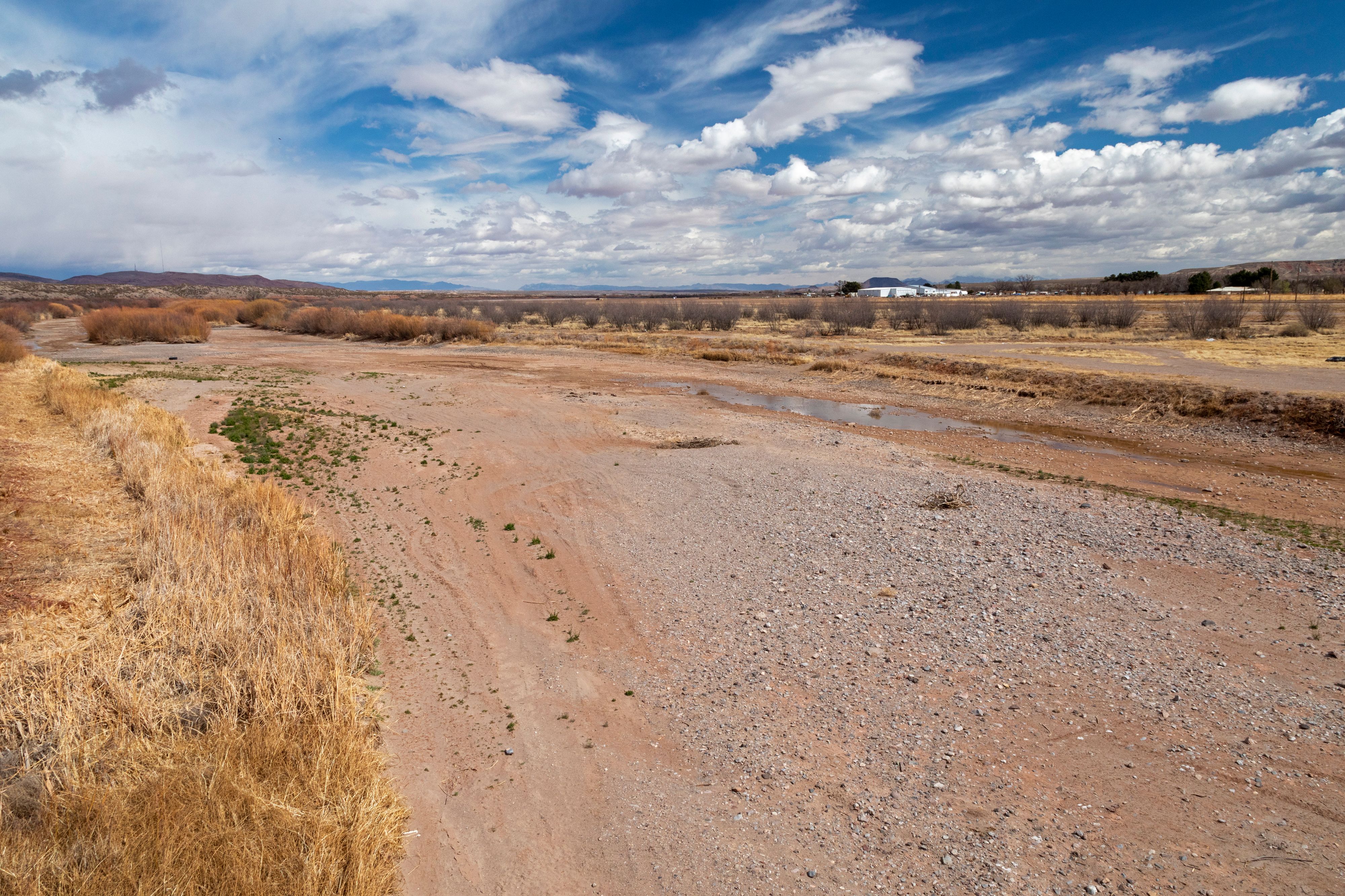 Armselig: Ausgetrocknetes Flussbett des Rio Grande in Hatch, New Mexico (USA).