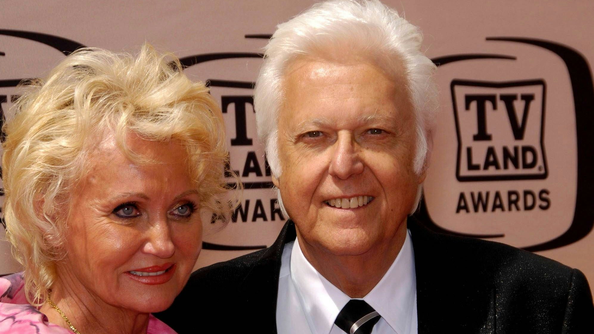 Apr. 17, 2010 - Hollywood, California, U.S. - Kim Ely and Jack Jones during the 8th Annual TV Land Awards, held at the Sony Studio Lot, on April 17, 2010, in Culver City, California.. 2010.I15182MGE PUBLICATIONxINxGERxSUIxAUTxONLY - ZUMAmg2_  Apr 17 2010 Hollywood California U S Kim Ely and Jack Jones during The 8th Annual TV Country Awards Hero AT The Sony Studio Lot ON April 17 2010 in Culver City California 2010  PUBLICATIONxINxGERxSUIxAUTxONLY ZUMAmg2_  