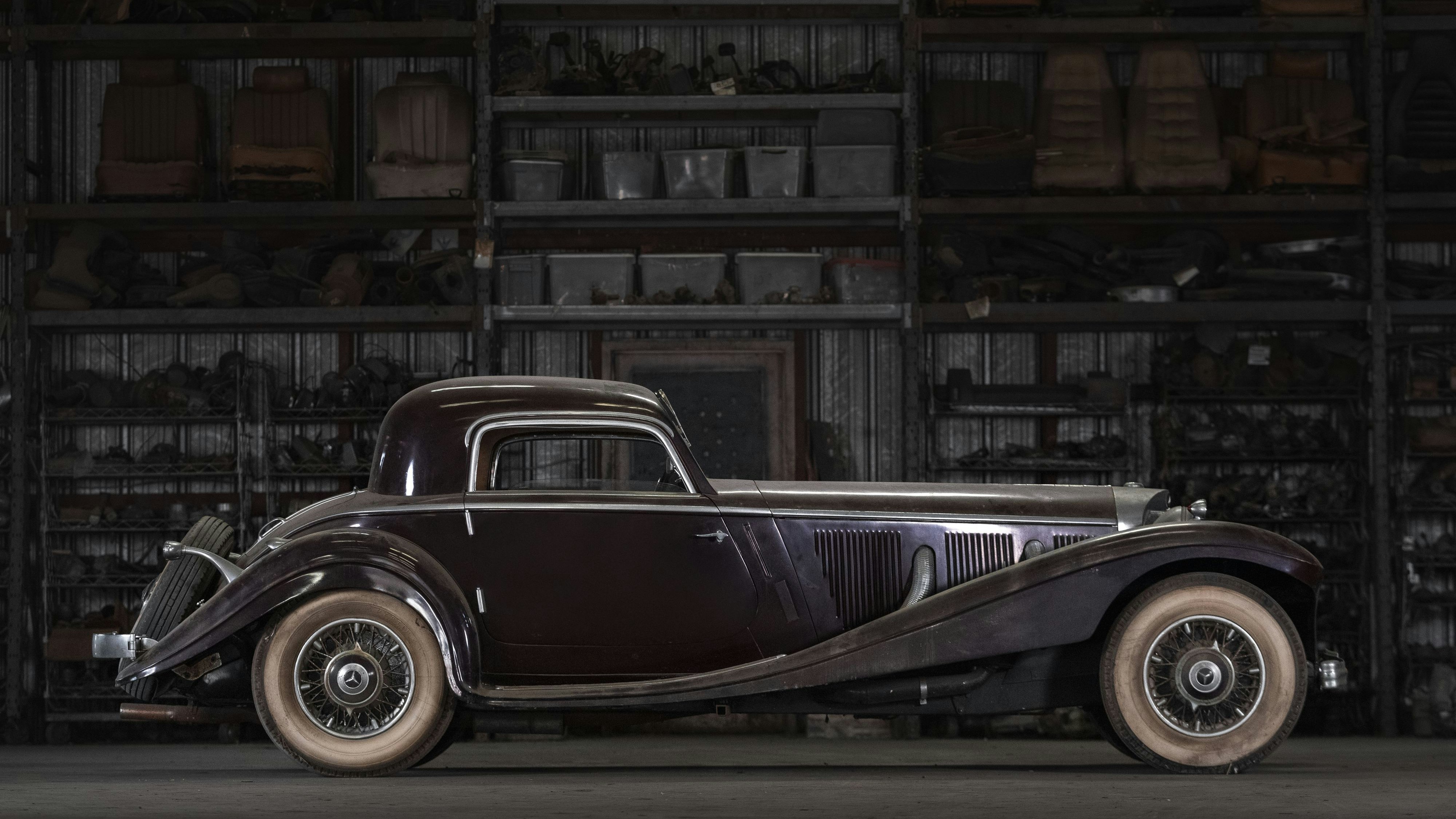 Unter der langen Motorhaube arbeitet ein 8-Zylinder-Kompressormotor