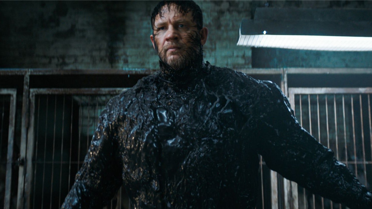 Grade wieder am Weg zum Außerirdischen: Tom Hardy als Eddie Brock in "Venom: The Last Dance"