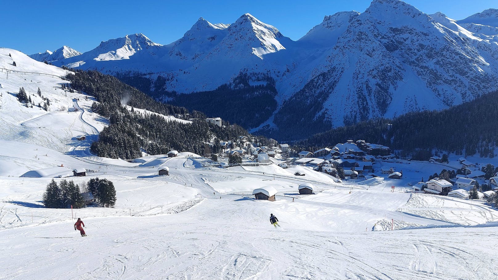 "Es ist zwar nicht das günstigste Skigebiet auf der Liste, aber es bietet die größte Vielfalt an Pisten, Seilbahnen und regelmäßigen Veranstaltungen", so das Fazit von Omio.