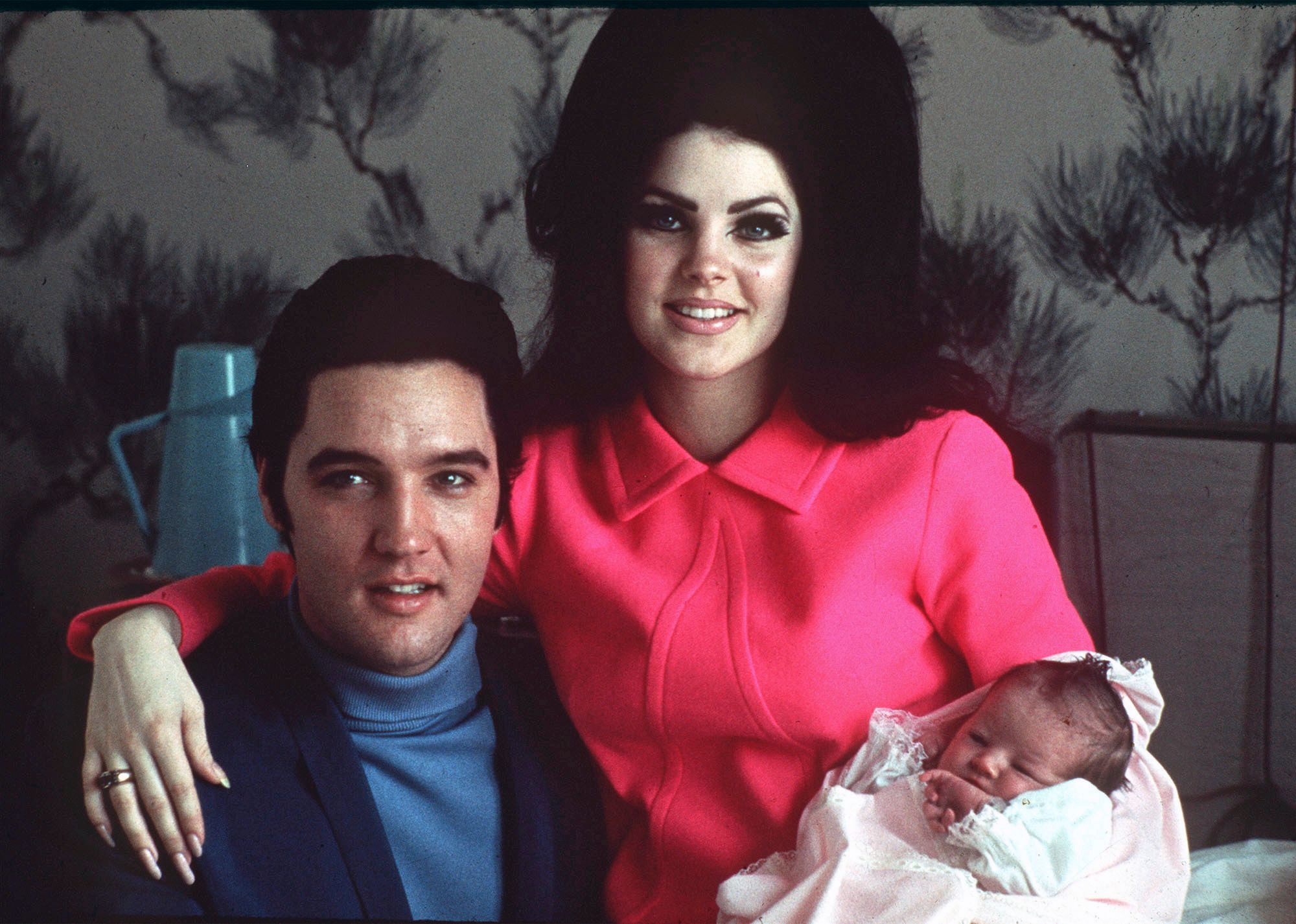 Elvis Presley und Priscilla sollen ein heimliches Enkelkind in Florida haben.